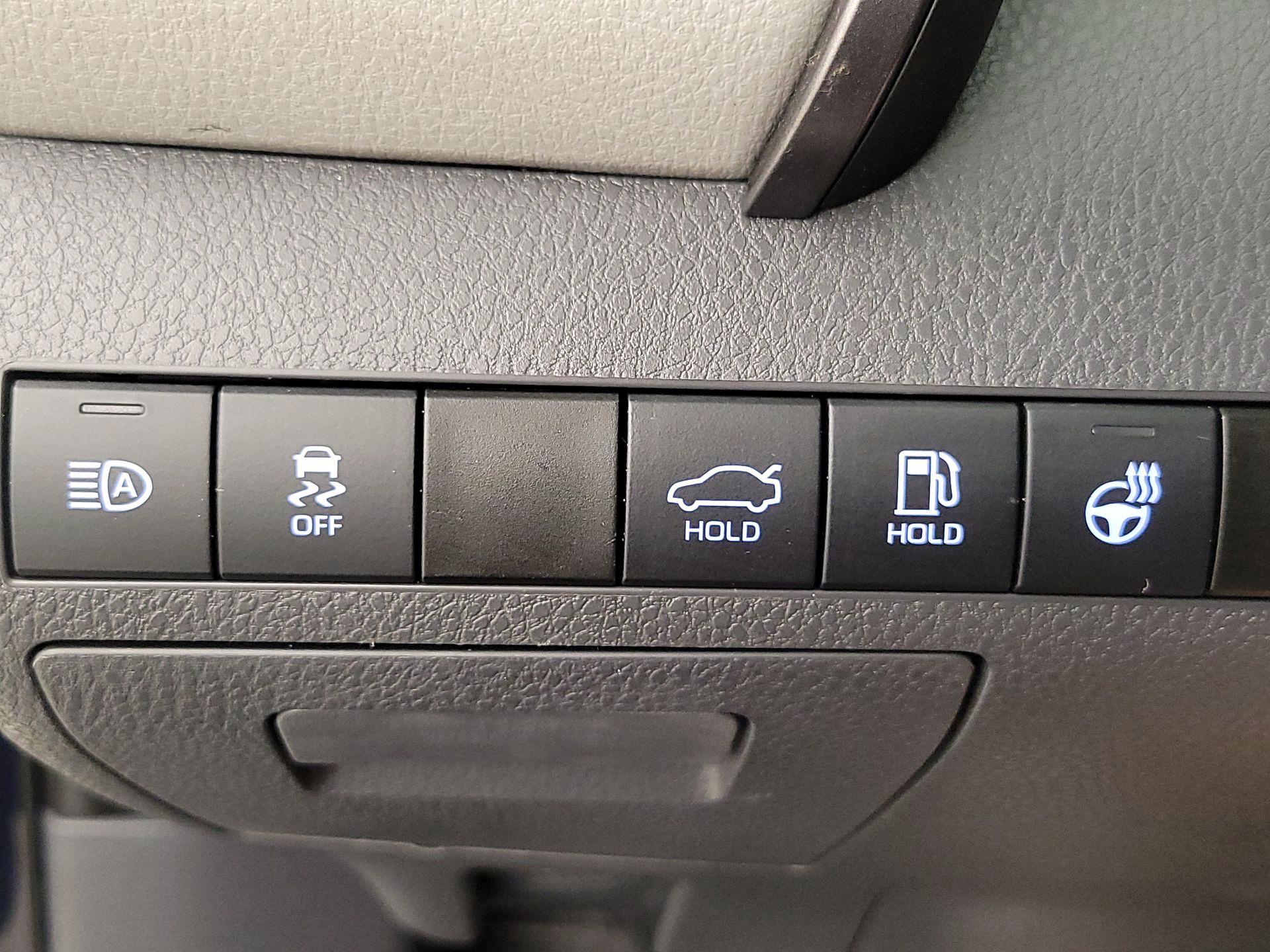 Thumbnail: 2022 Toyota Camry - 13