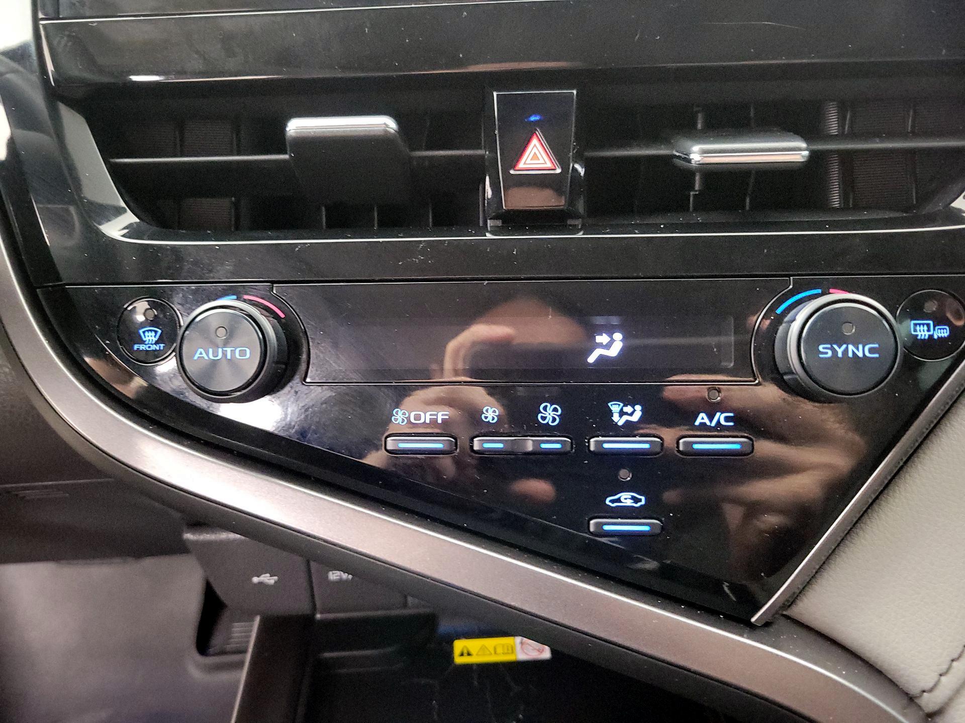 Thumbnail: 2022 Toyota Camry - 16