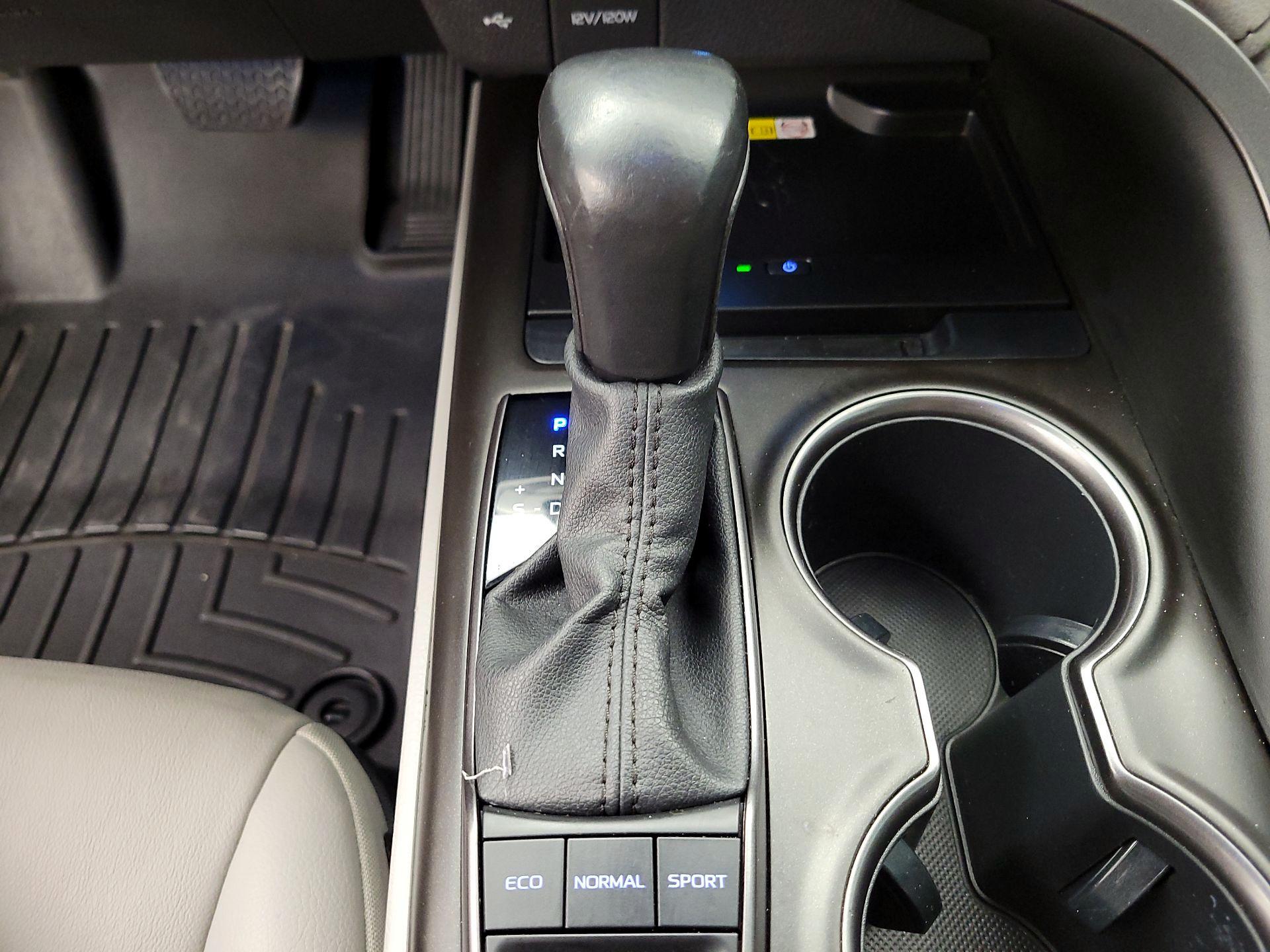 Thumbnail: 2022 Toyota Camry - 17