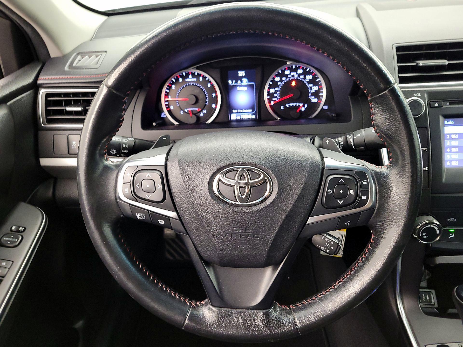 Thumbnail: 2016 Toyota Camry - 10