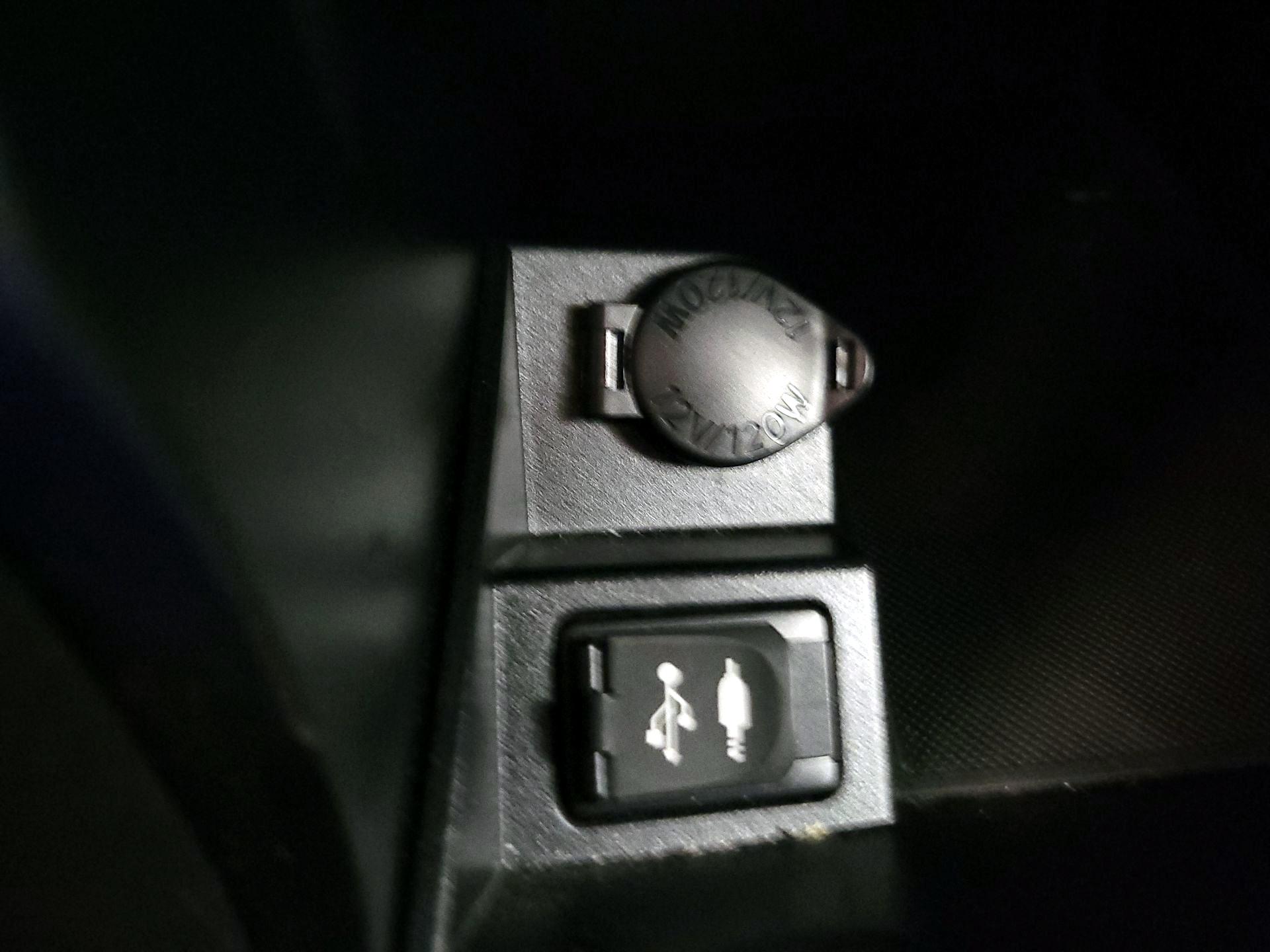 Thumbnail: 2016 Toyota Camry - 18