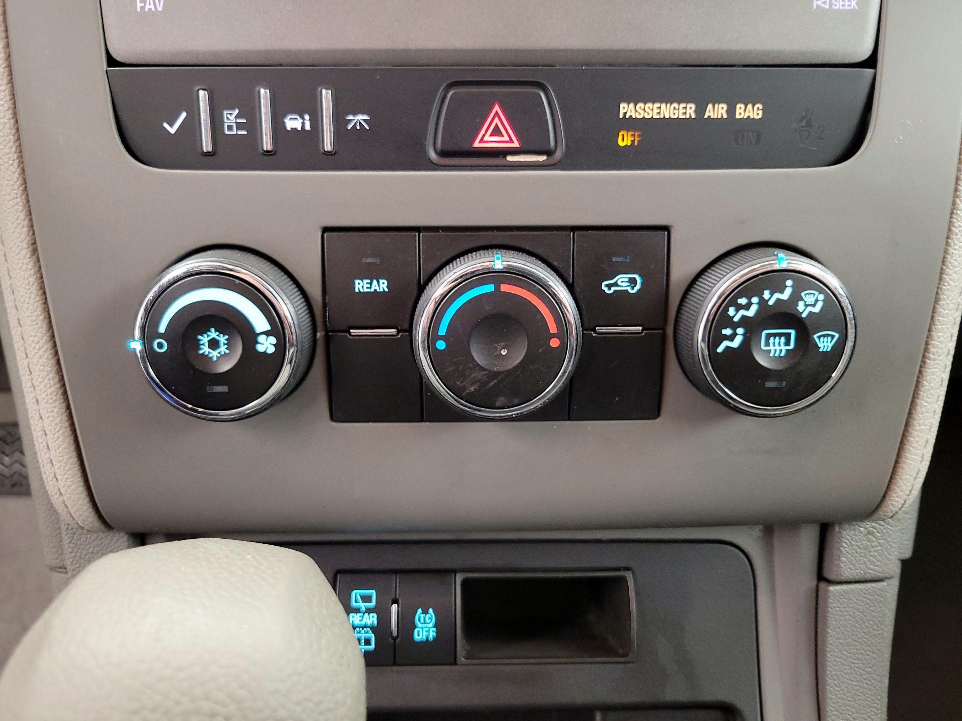 Thumbnail: 2014 Chevrolet Traverse - 16