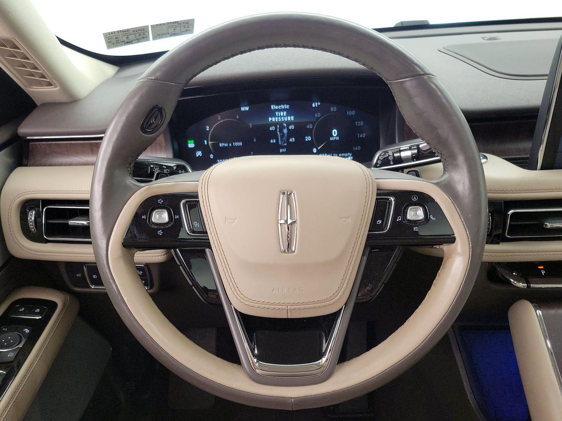 Thumbnail: 2020 Lincoln Aviator - 10