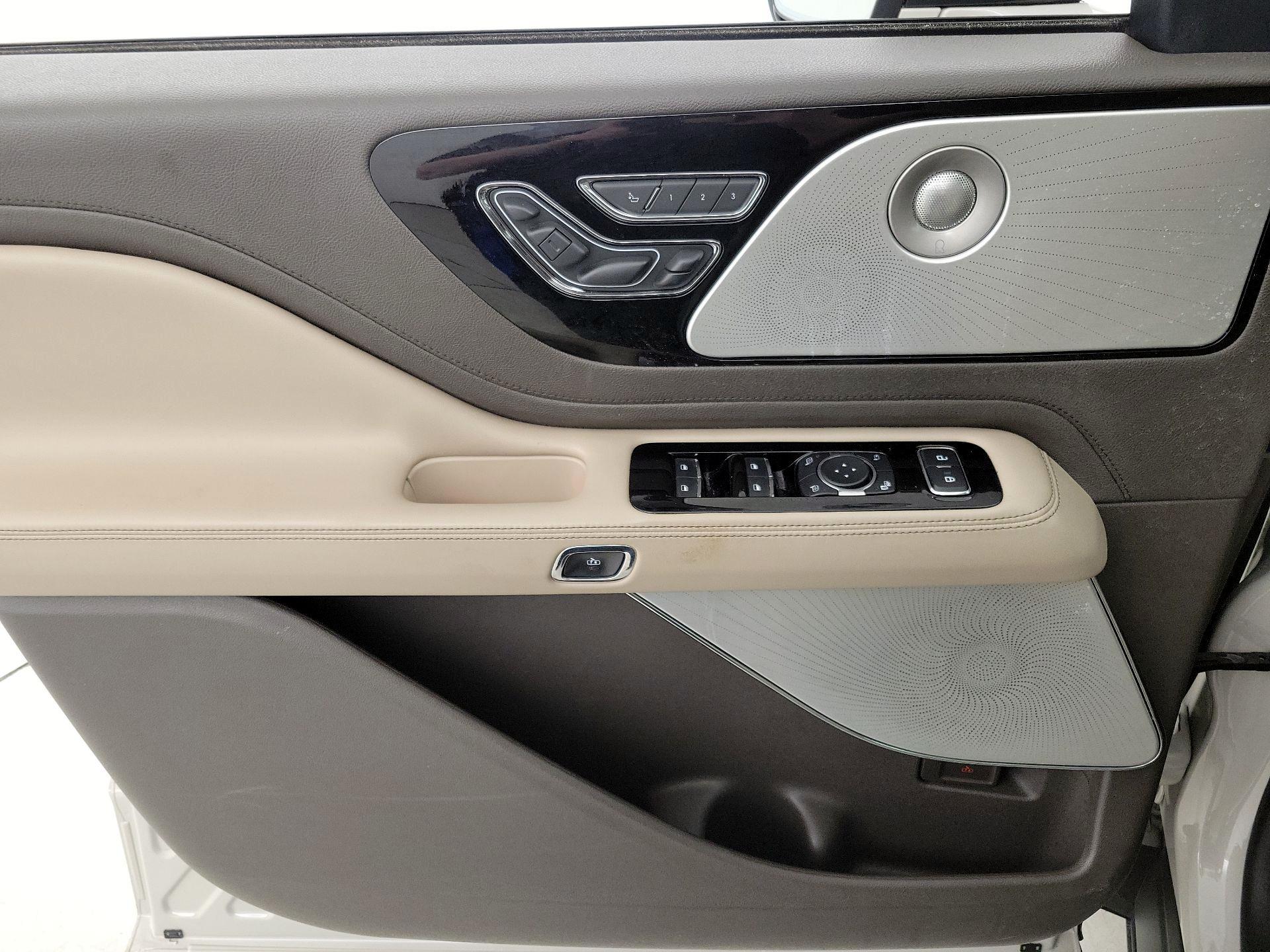 Thumbnail: 2020 Lincoln Aviator - 12