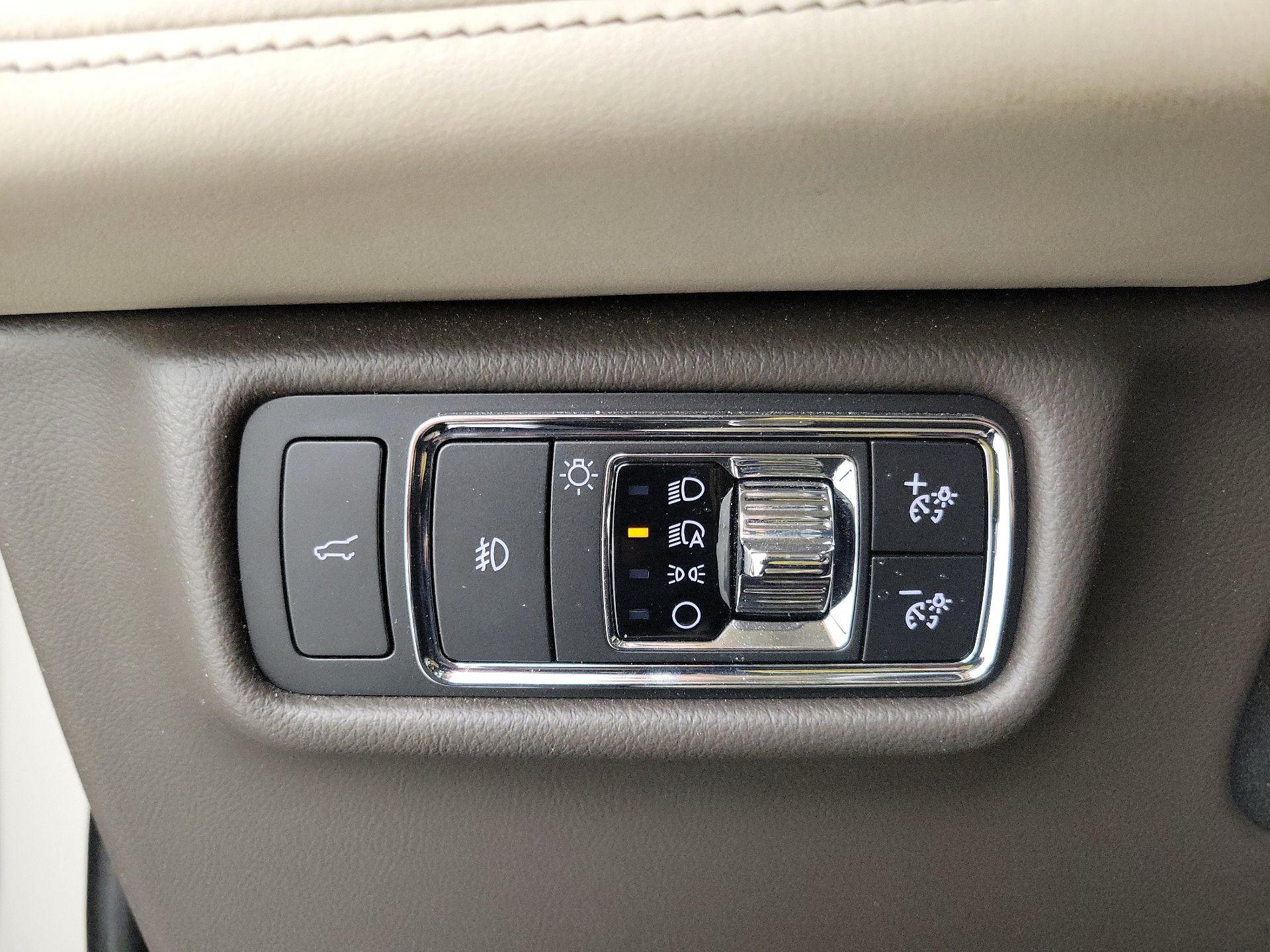 Thumbnail: 2020 Lincoln Aviator - 13