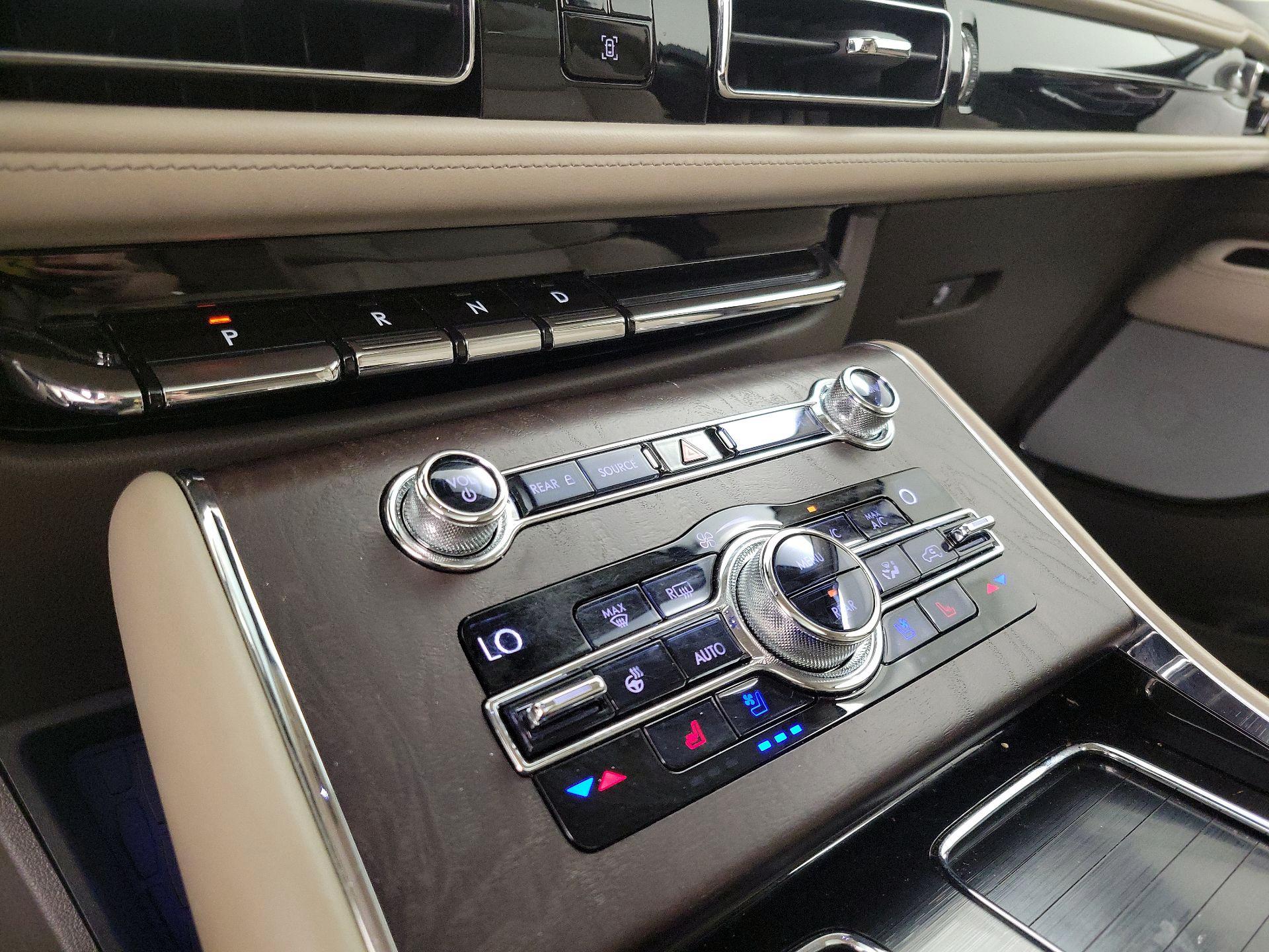 Thumbnail: 2020 Lincoln Aviator - 17