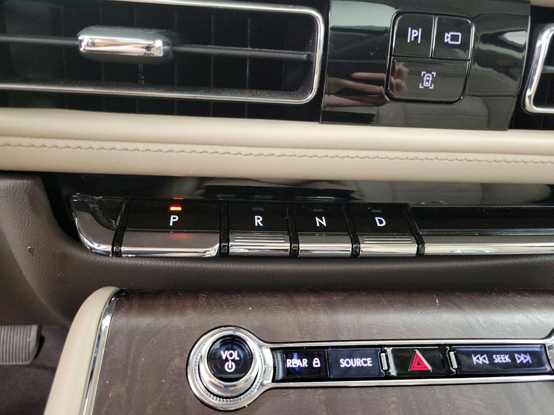 Thumbnail: 2020 Lincoln Aviator - 18