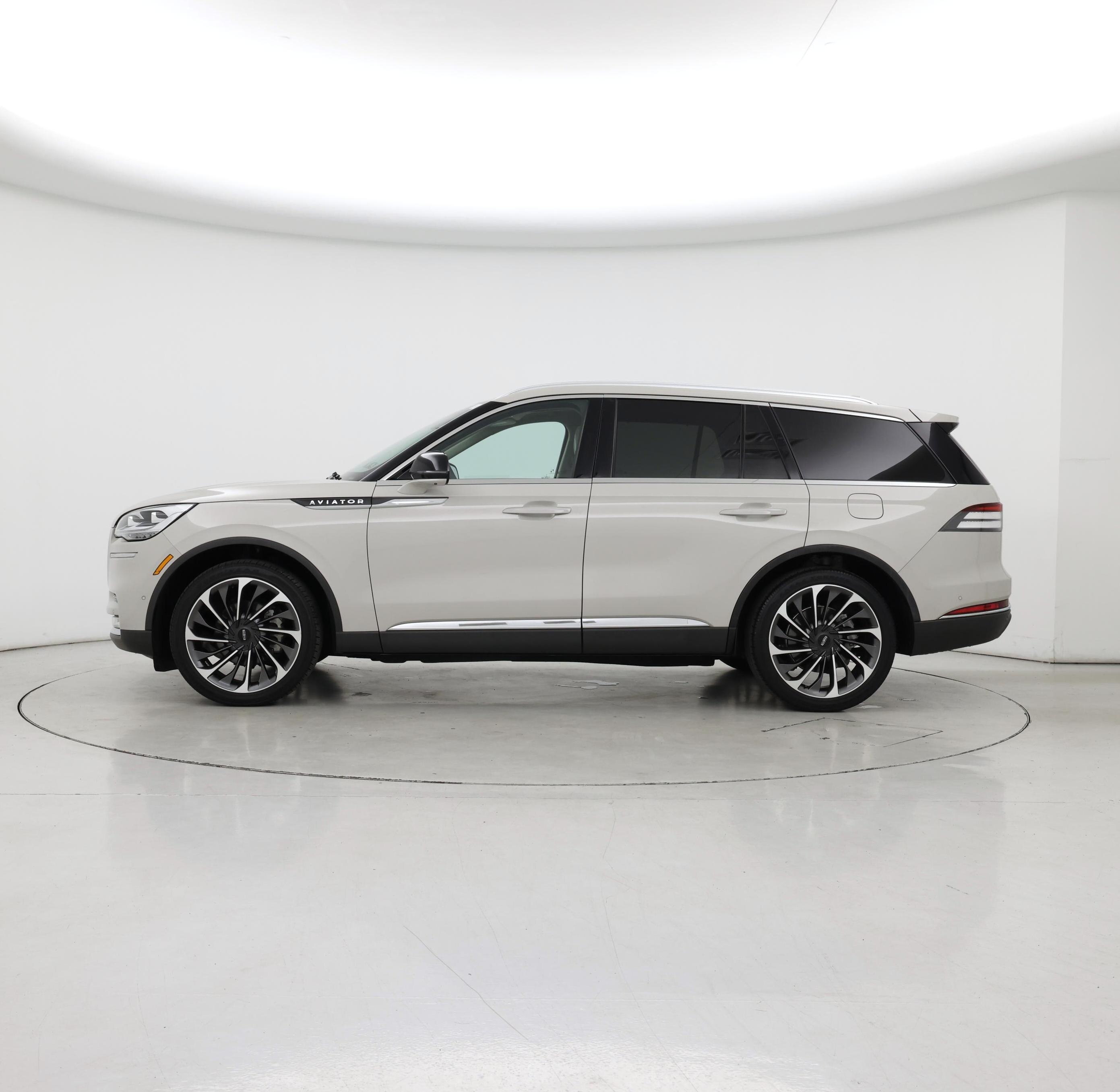 Thumbnail: 2020 Lincoln Aviator - 3