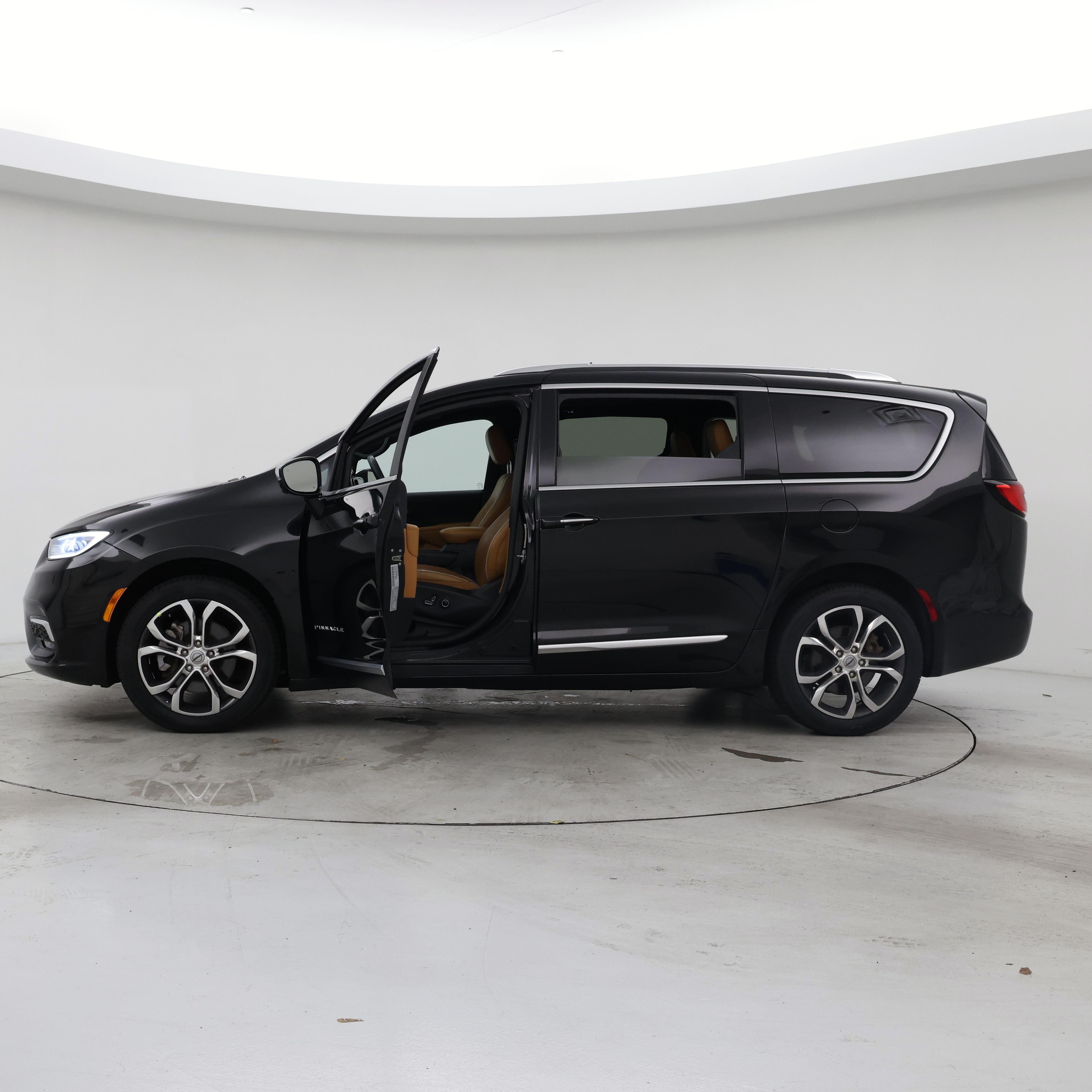 Thumbnail: 2021 Chrysler Pacifica - 3
