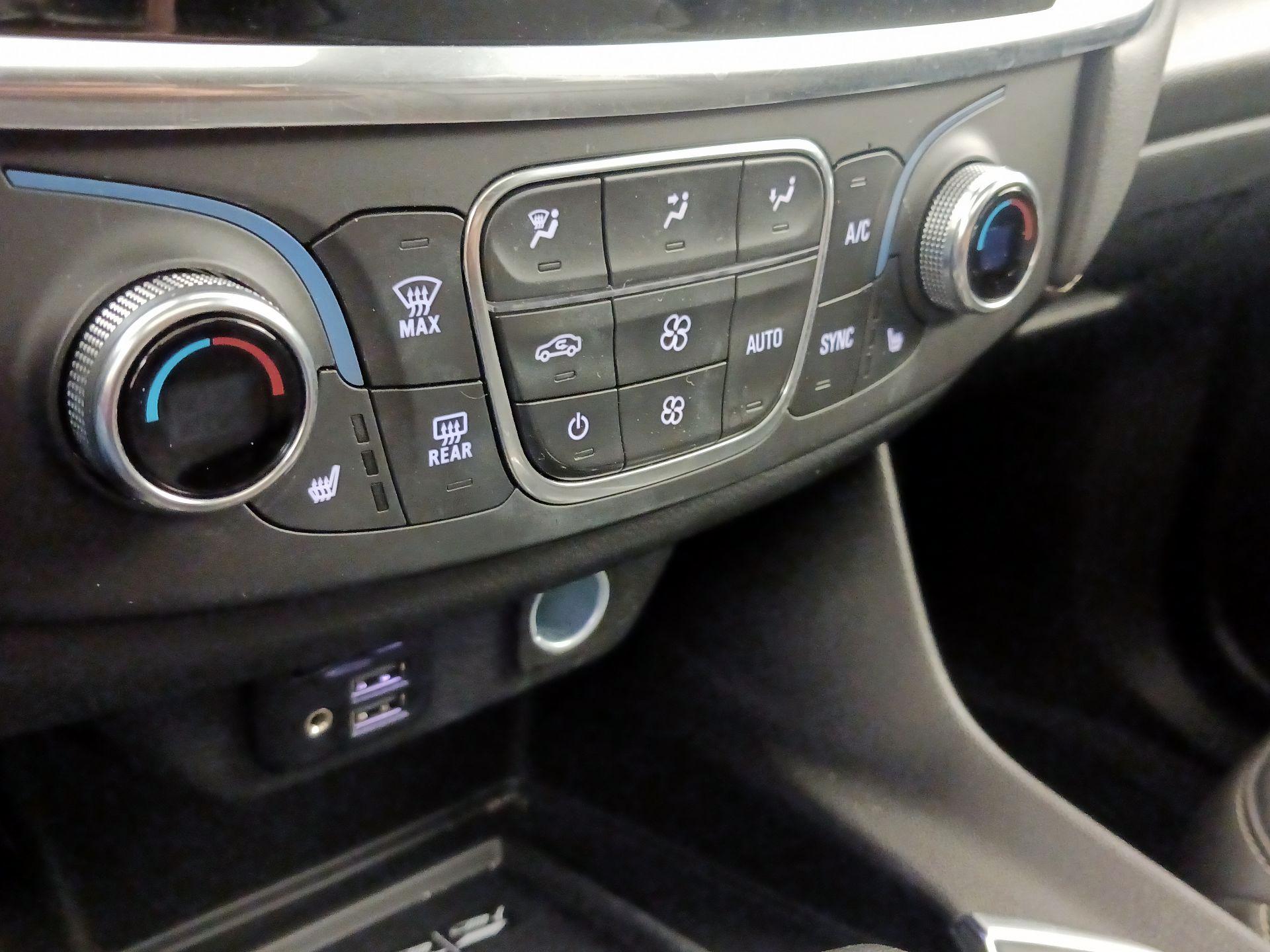 Thumbnail: 2023 Chevrolet Traverse - 16