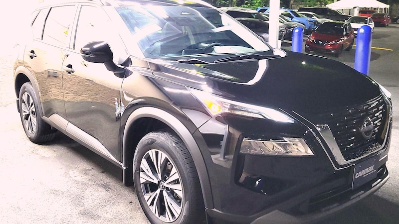2022 Nissan Rogue SV Hero Image