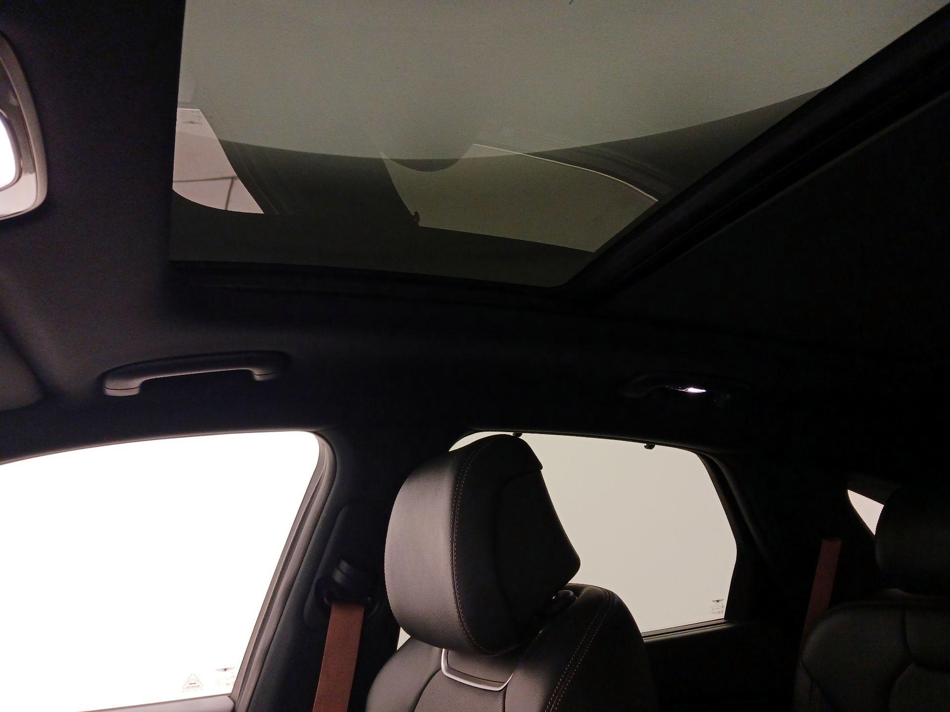 Thumbnail: 2022 Genesis GV70 - 20