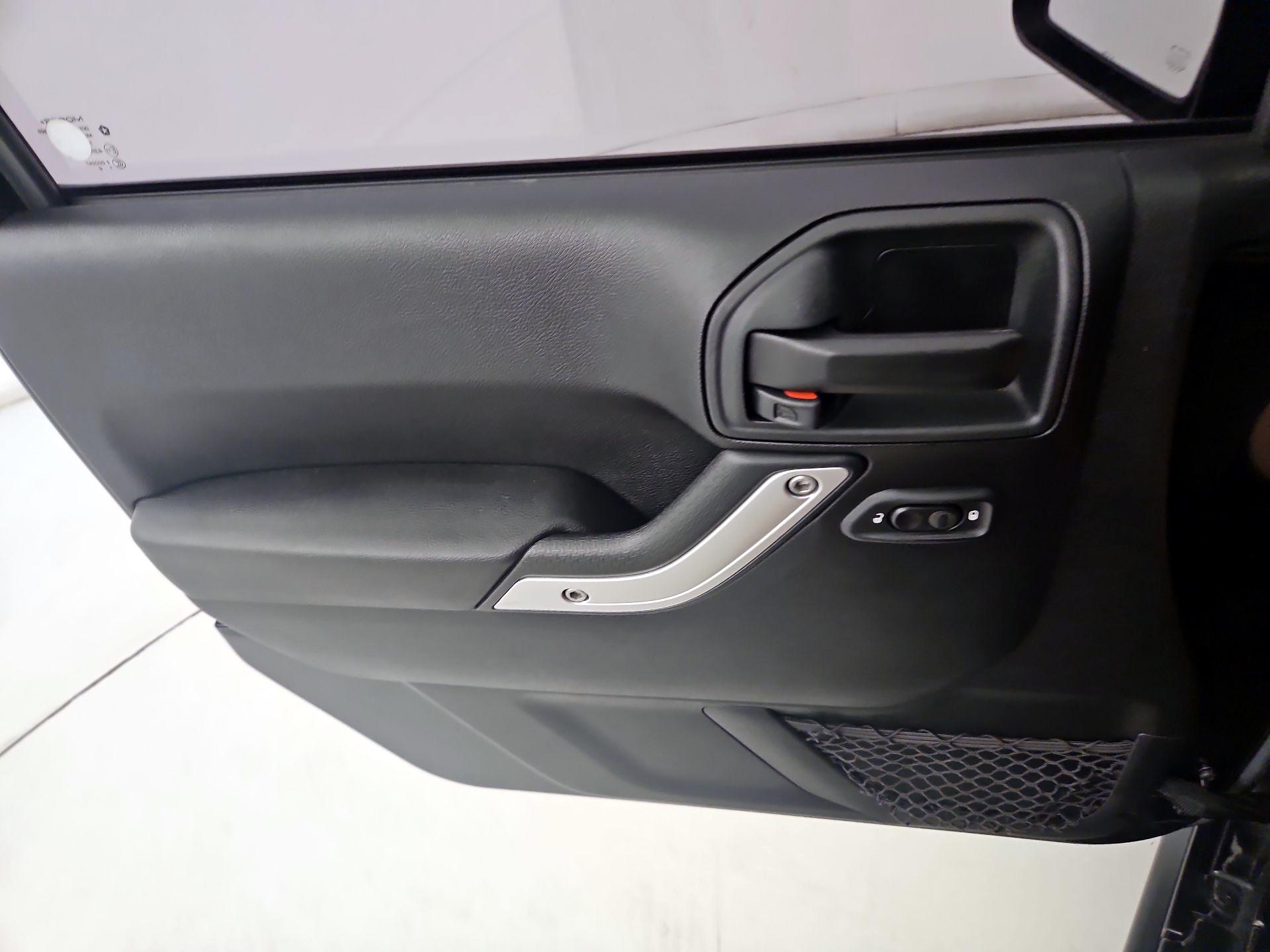 Thumbnail: 2016 Jeep Wrangler - 12