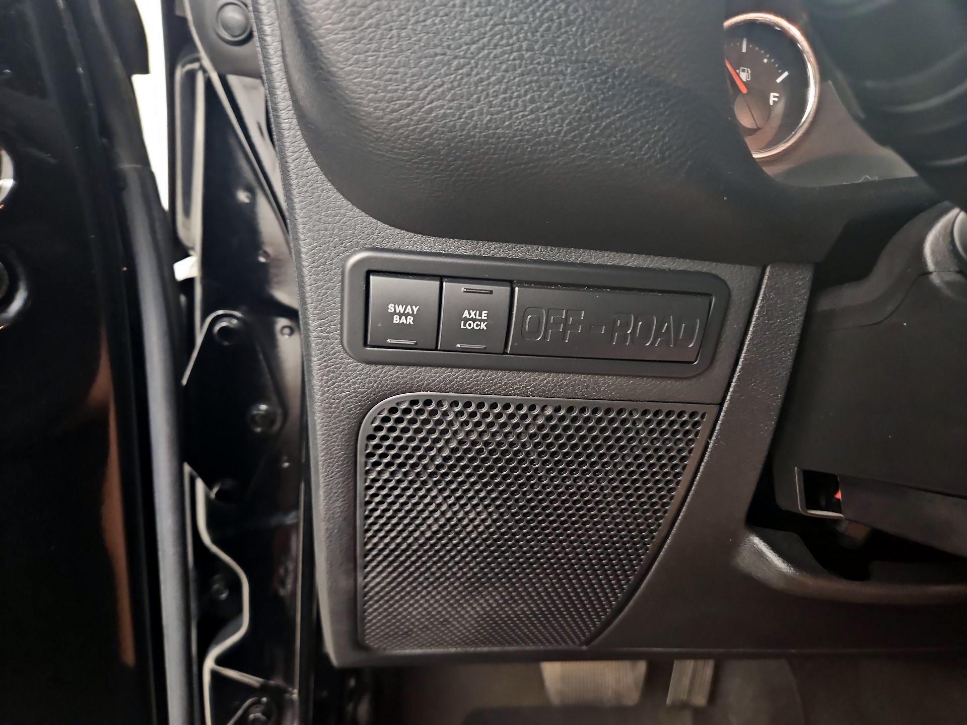 Thumbnail: 2016 Jeep Wrangler - 13
