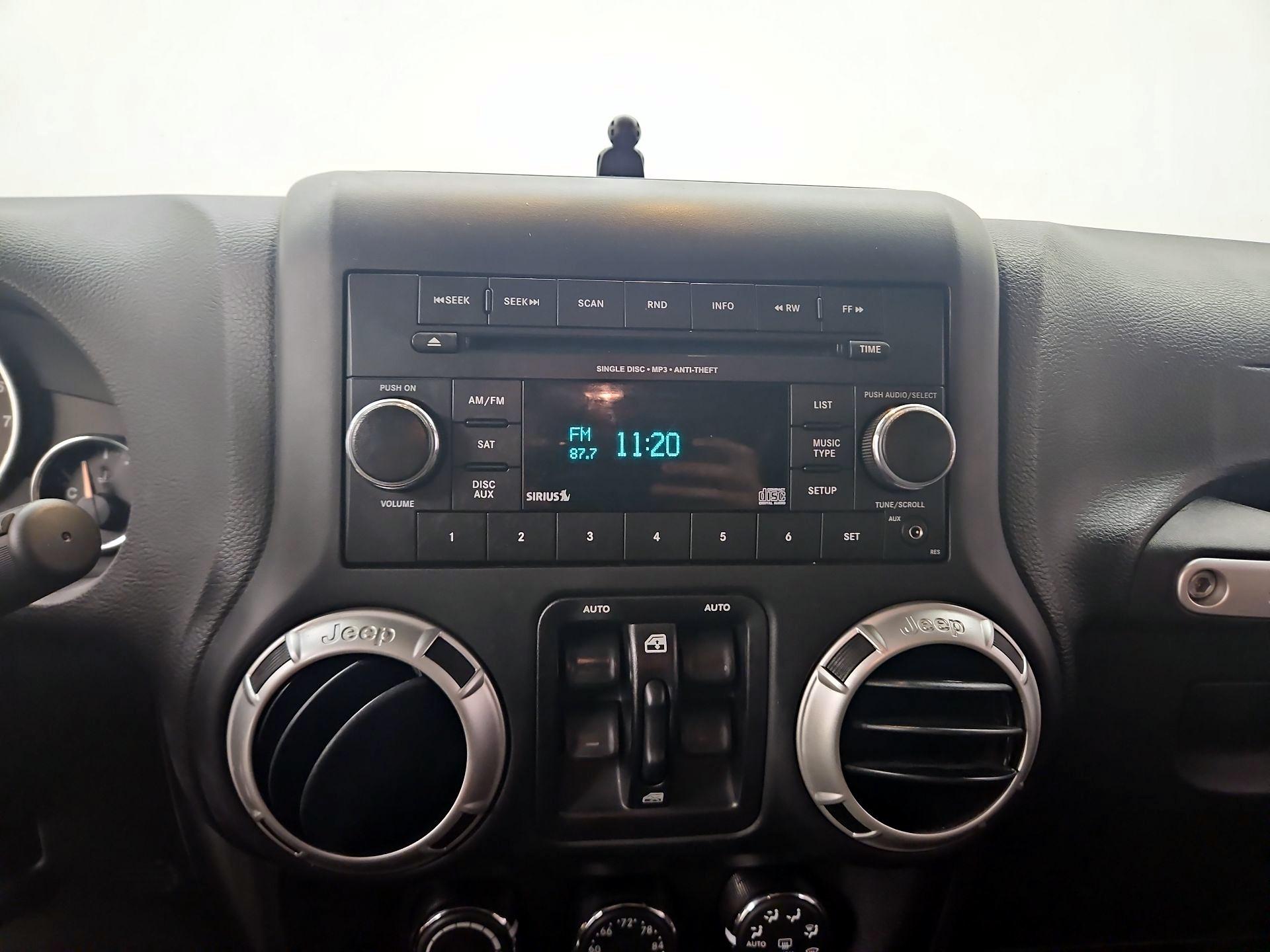 Thumbnail: 2016 Jeep Wrangler - 14