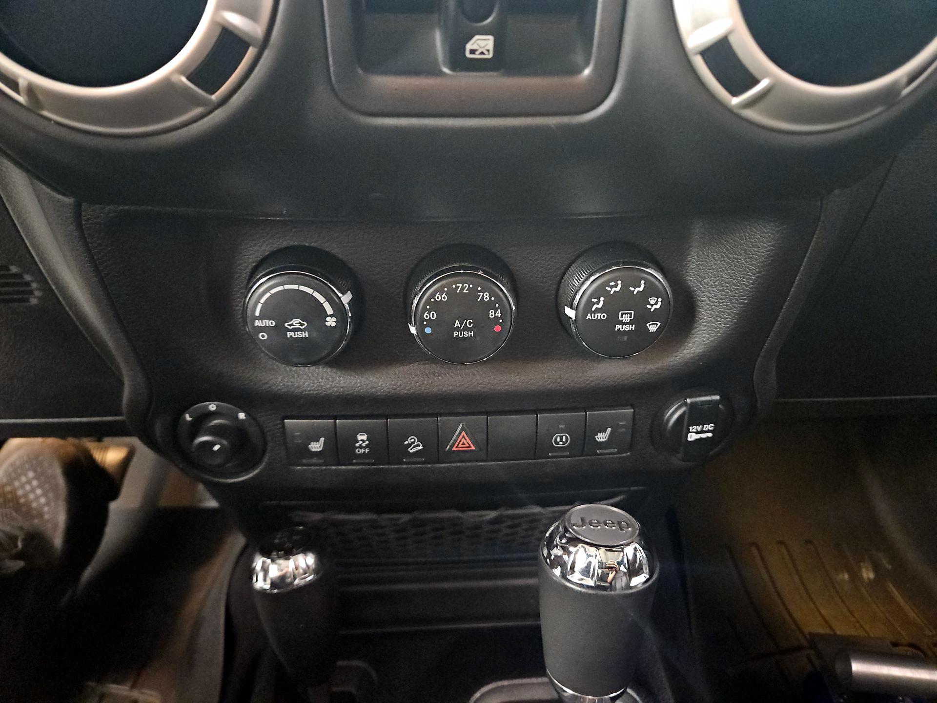 Thumbnail: 2016 Jeep Wrangler - 15