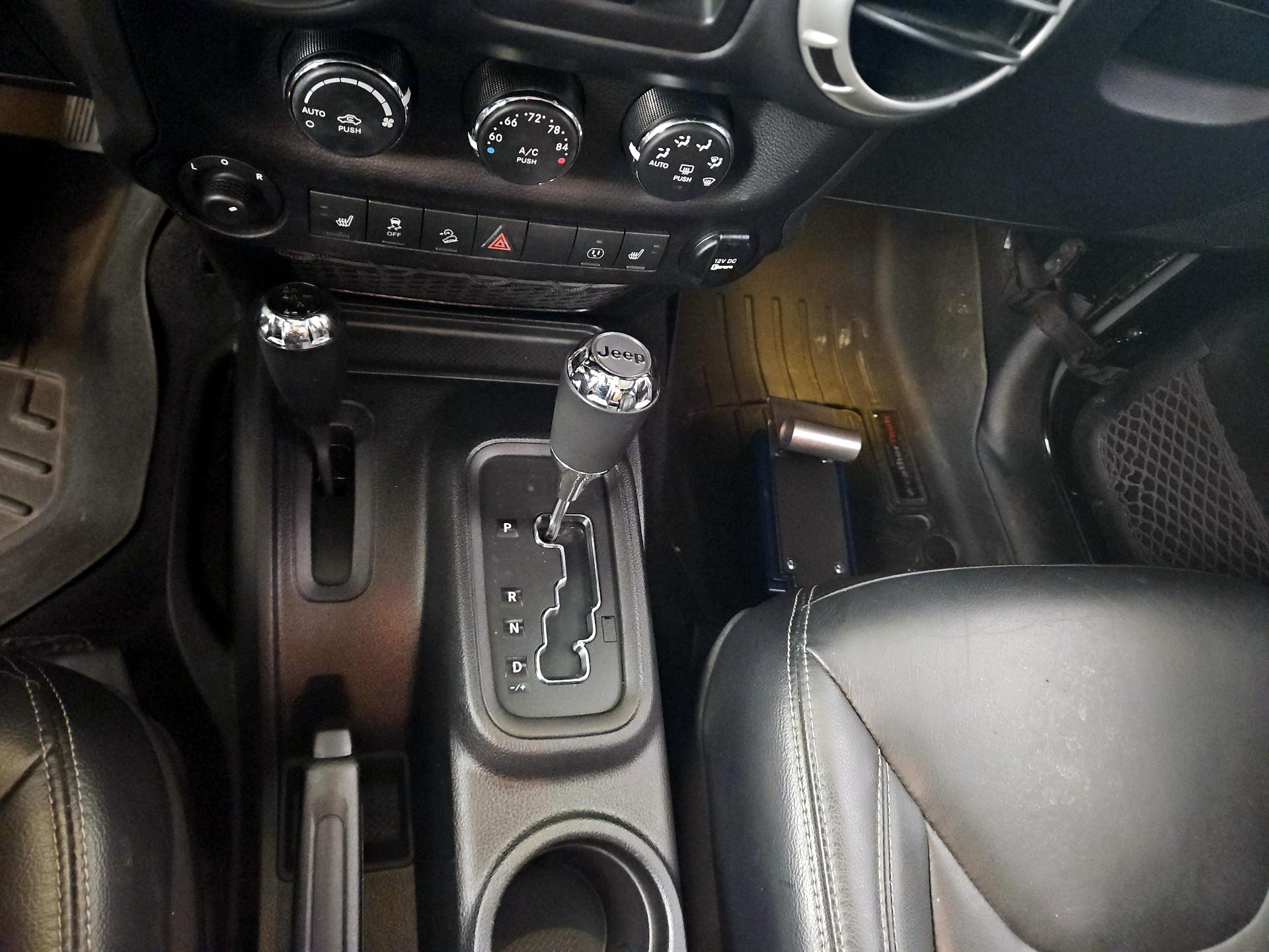 Thumbnail: 2016 Jeep Wrangler - 16