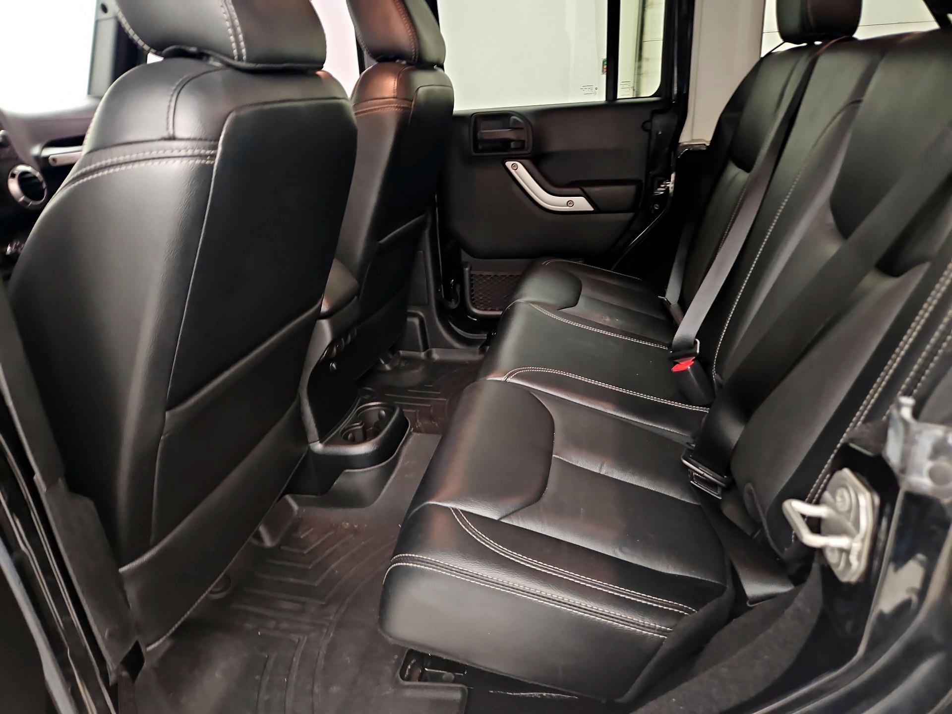 Thumbnail: 2016 Jeep Wrangler - 18