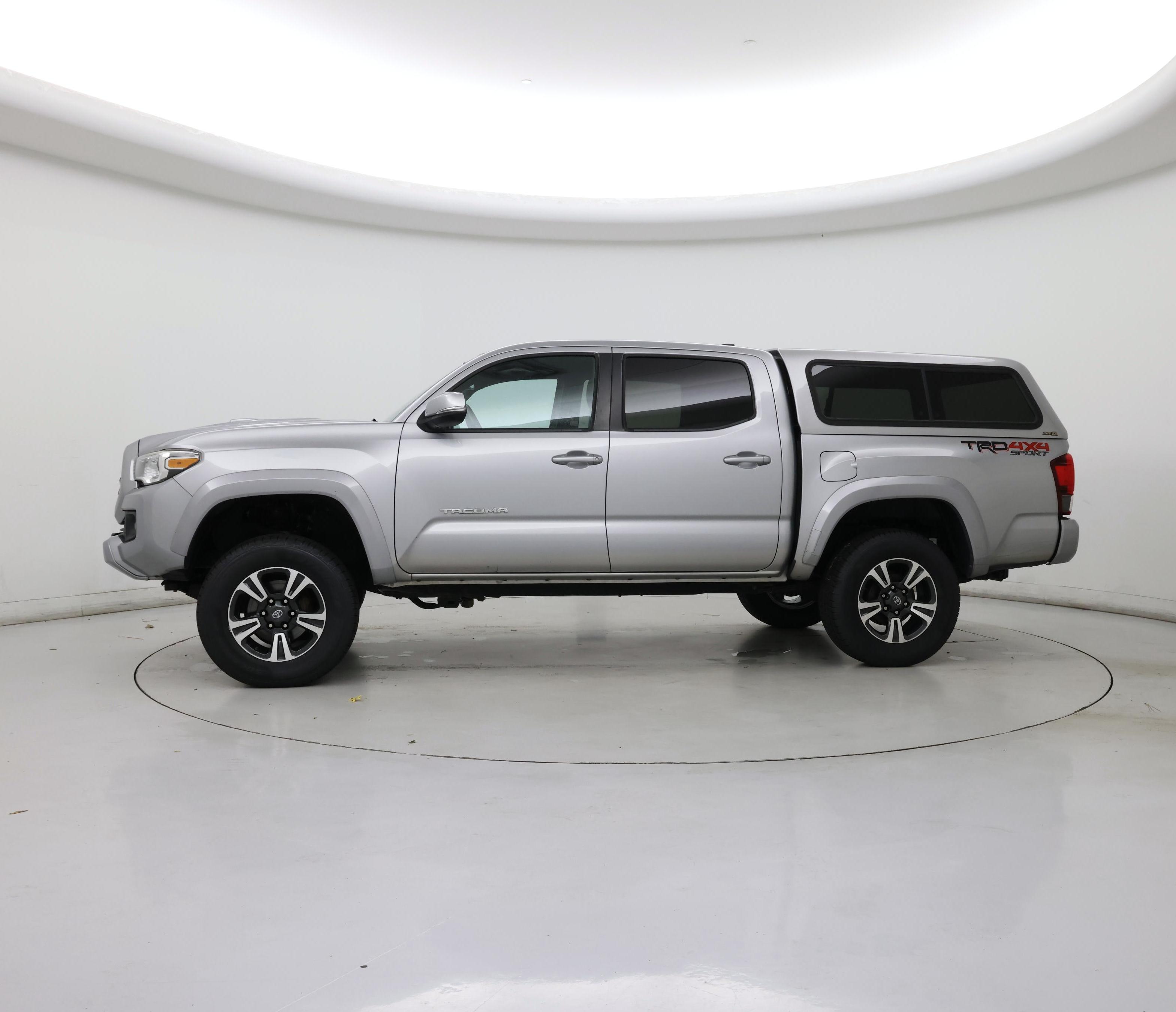 Thumbnail: 2018 Toyota Tacoma - 3