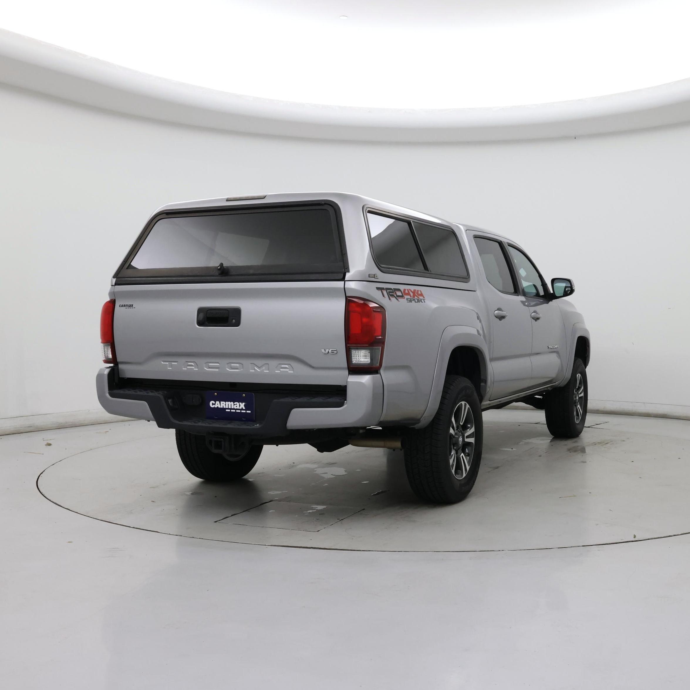 Thumbnail: 2018 Toyota Tacoma - 8