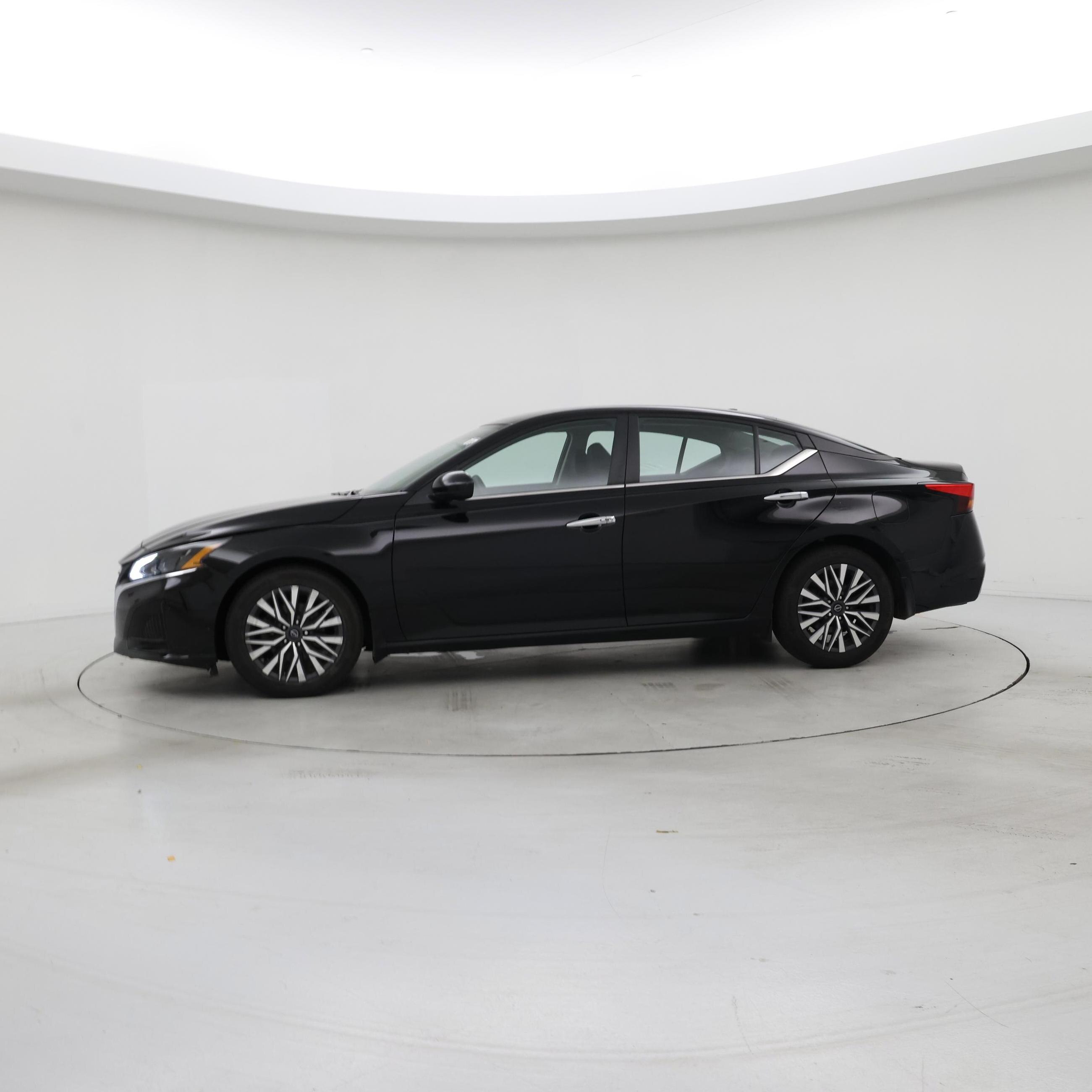 Thumbnail: 2023 Nissan Altima - 3