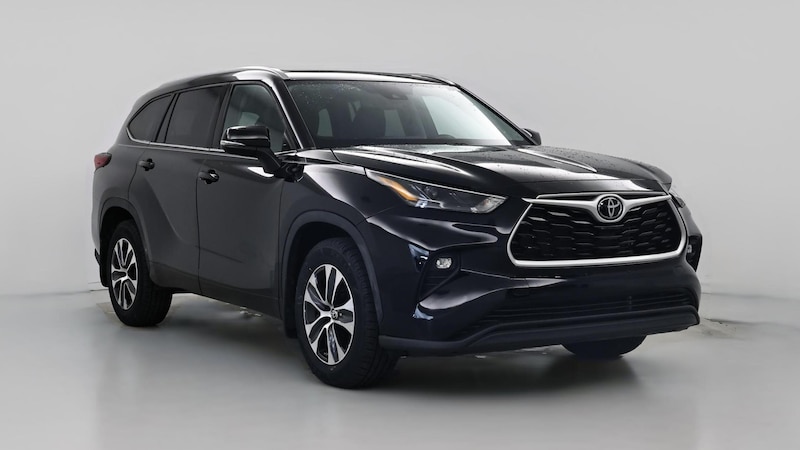 2022 Toyota Highlander XLE Hero Image