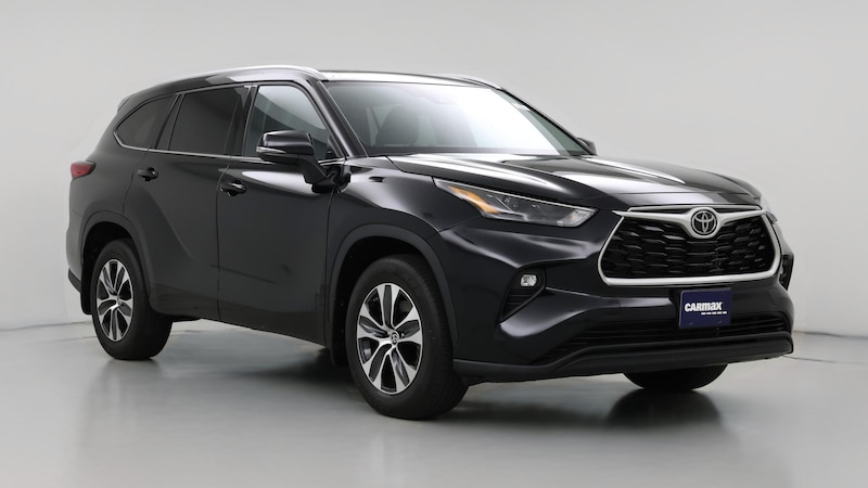 2022 Toyota Highlander XLE Hero Image
