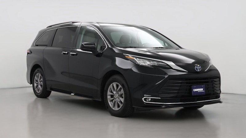 2022 Toyota Sienna XLE Hero Image