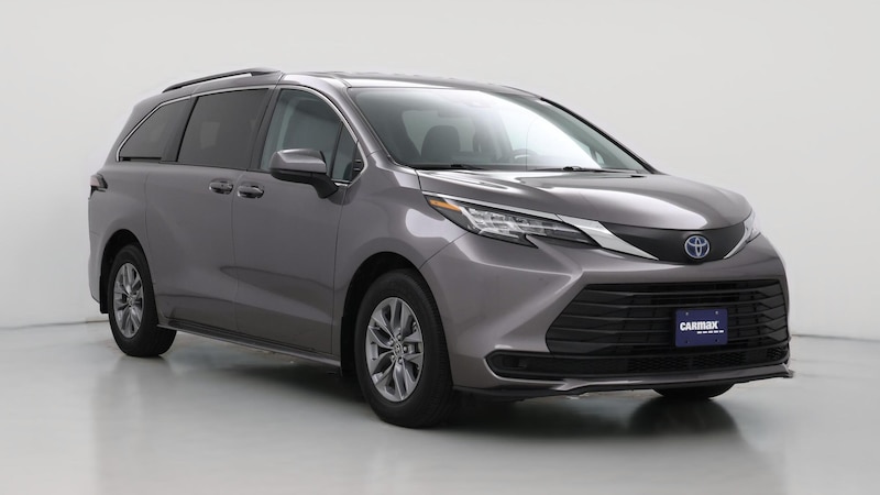 2021 Toyota Sienna LE Hero Image