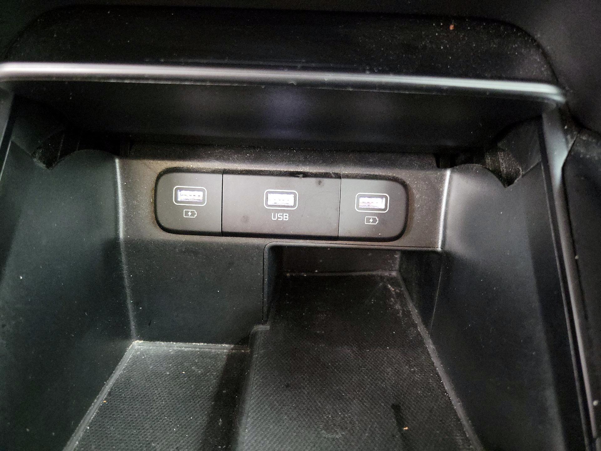 Thumbnail: 2022 Kia Sorento - 18