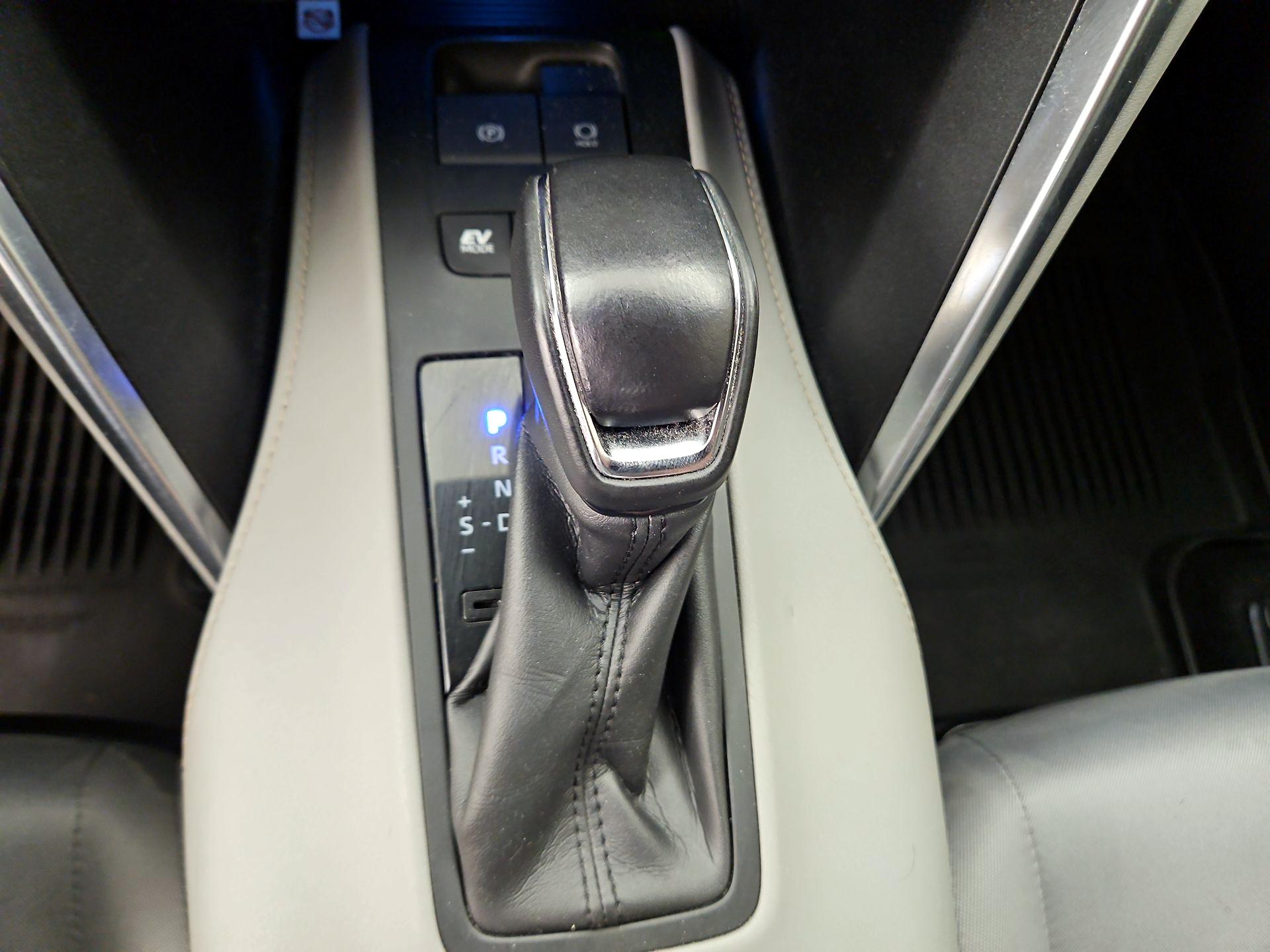 Thumbnail: 2022 Toyota Venza - 17