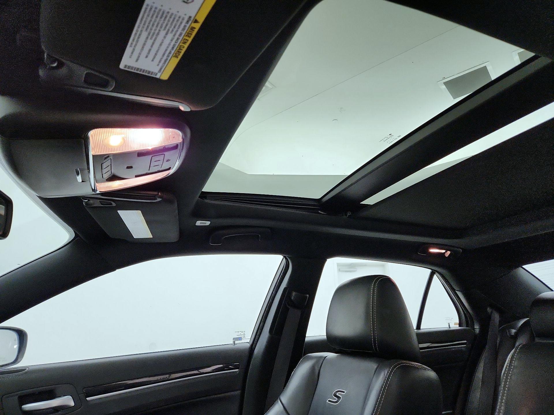 Thumbnail: 2022 Chrysler 300 - 19
