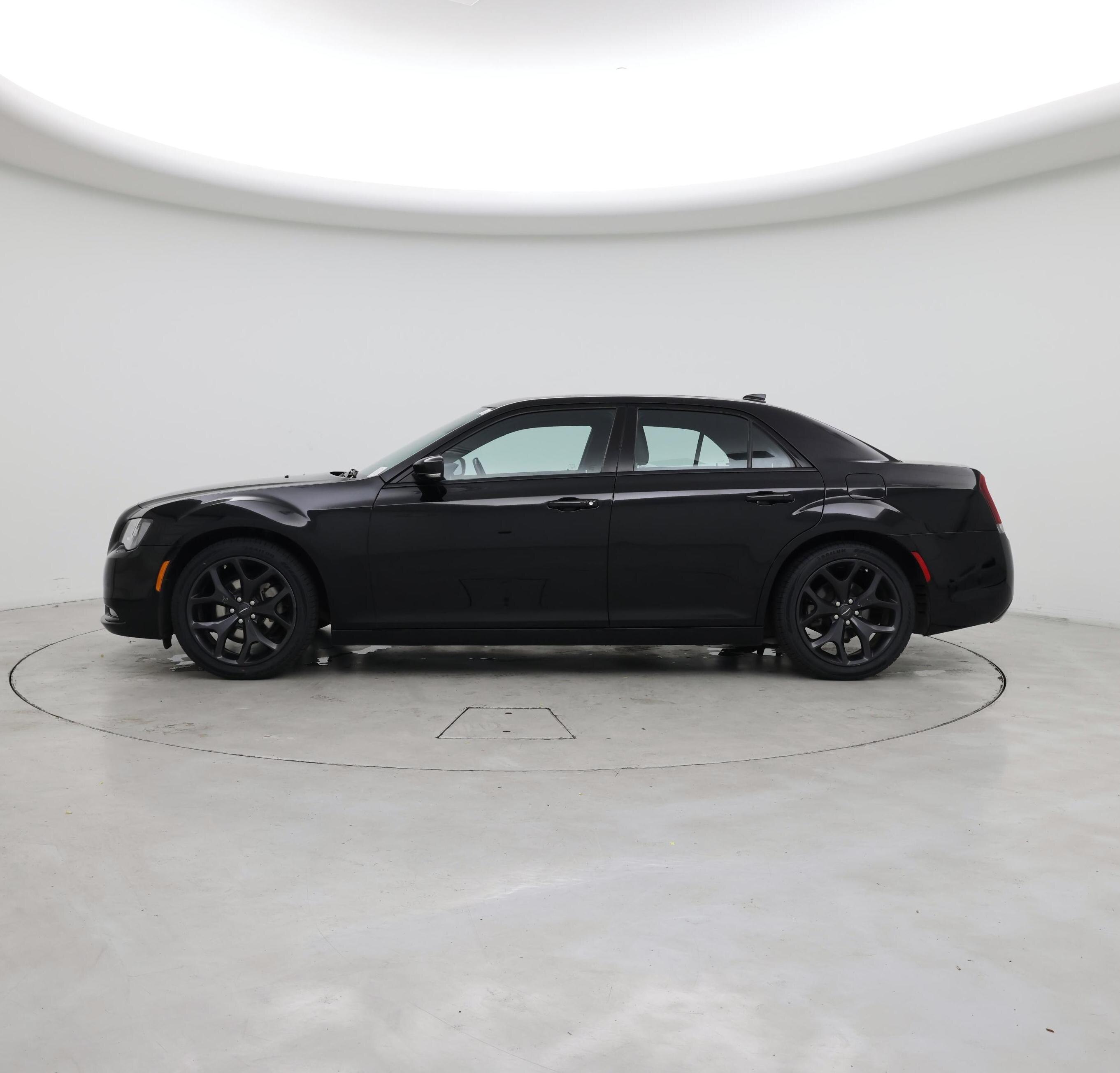 Thumbnail: 2022 Chrysler 300 - 3