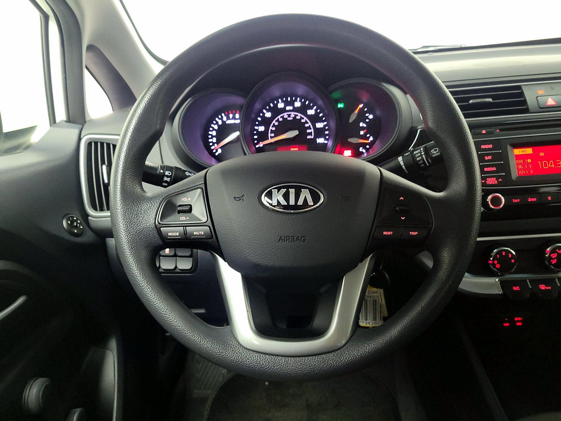 Thumbnail: 2016 Kia Rio - 10