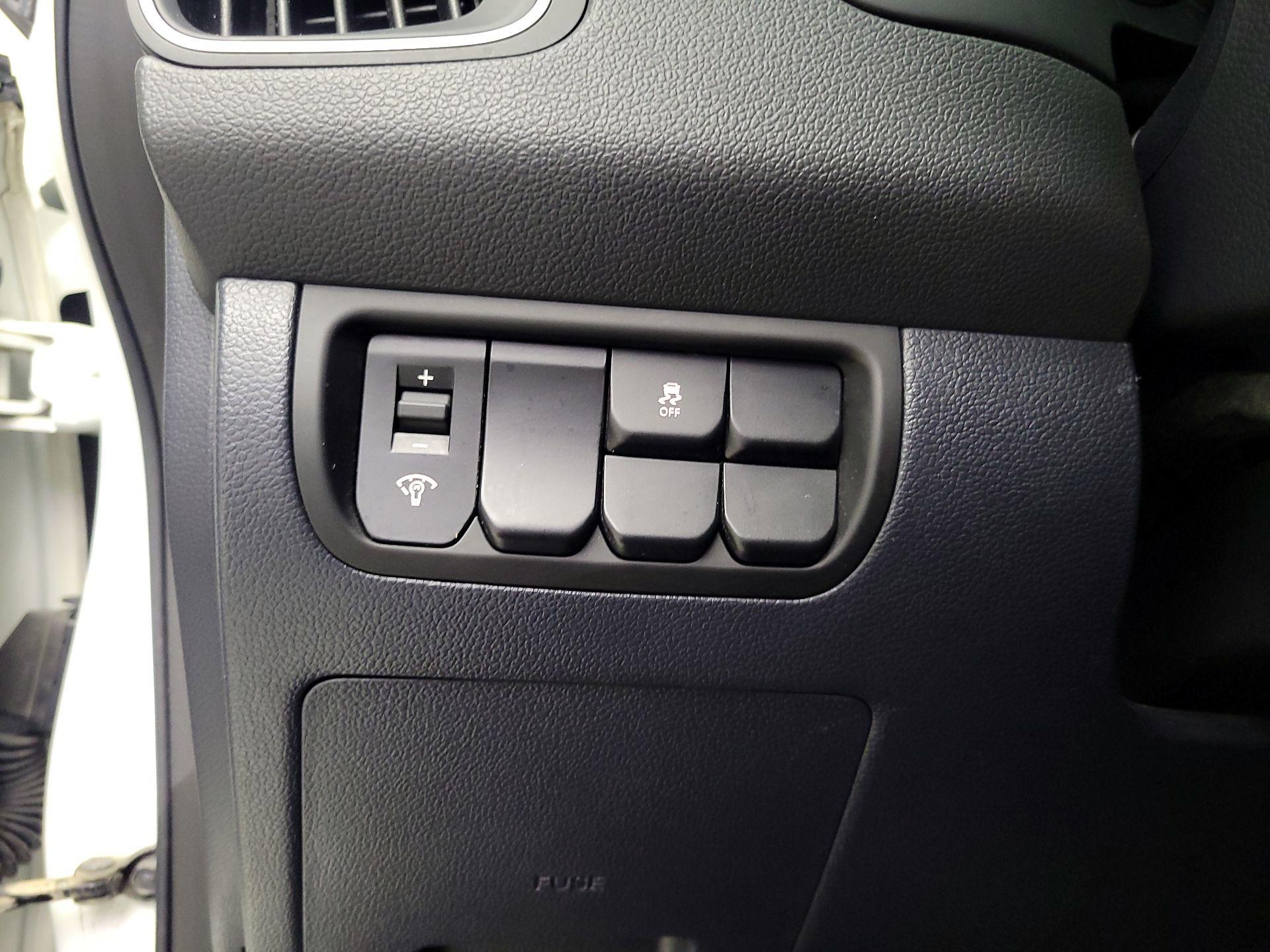 Thumbnail: 2016 Kia Rio - 13