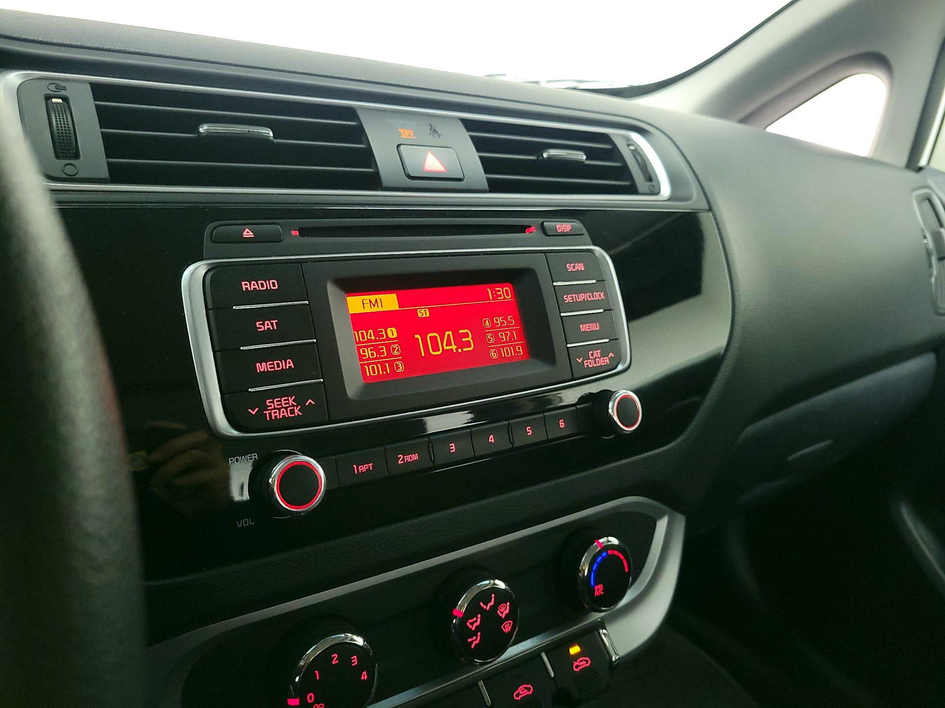Thumbnail: 2016 Kia Rio - 14