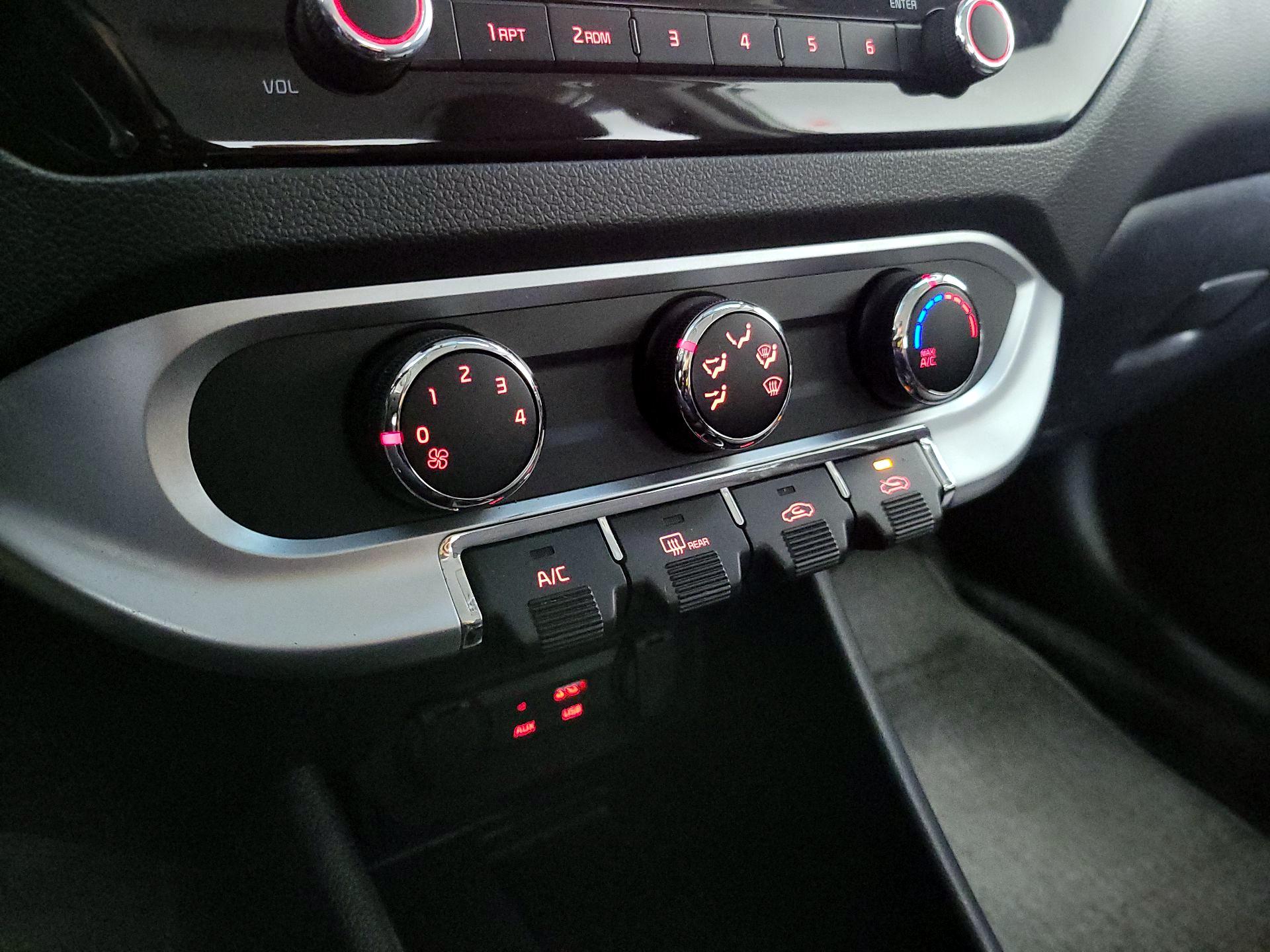 Thumbnail: 2016 Kia Rio - 15