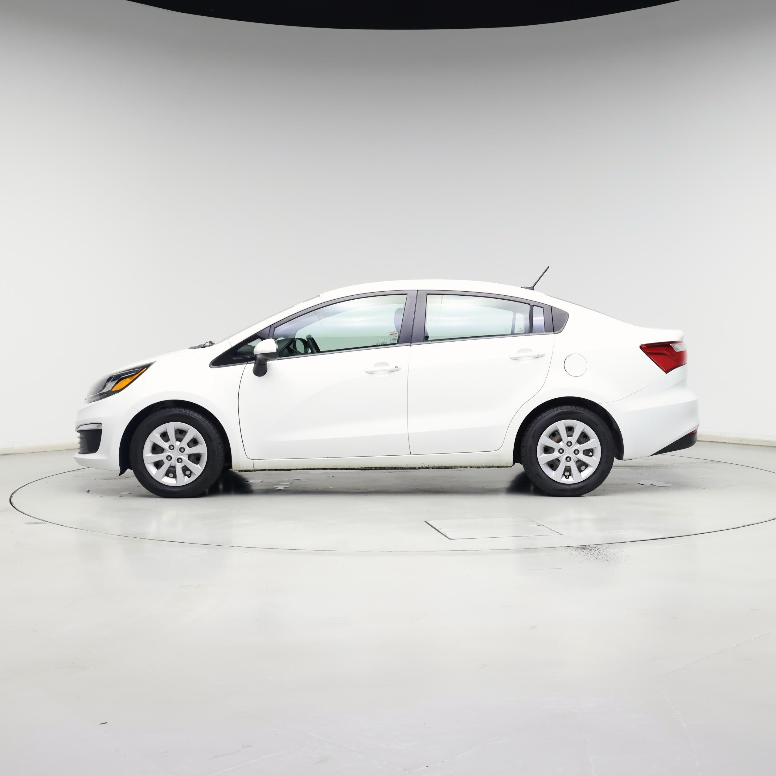 Thumbnail: 2016 Kia Rio - 3