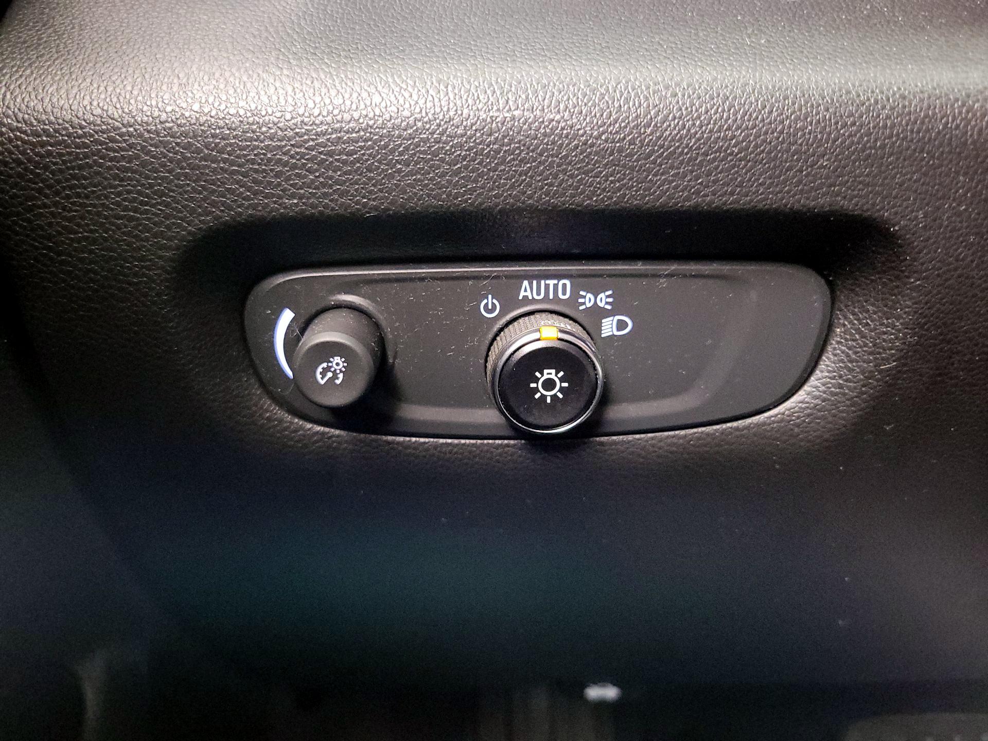 Thumbnail: 2020 Chevrolet Traverse - 13