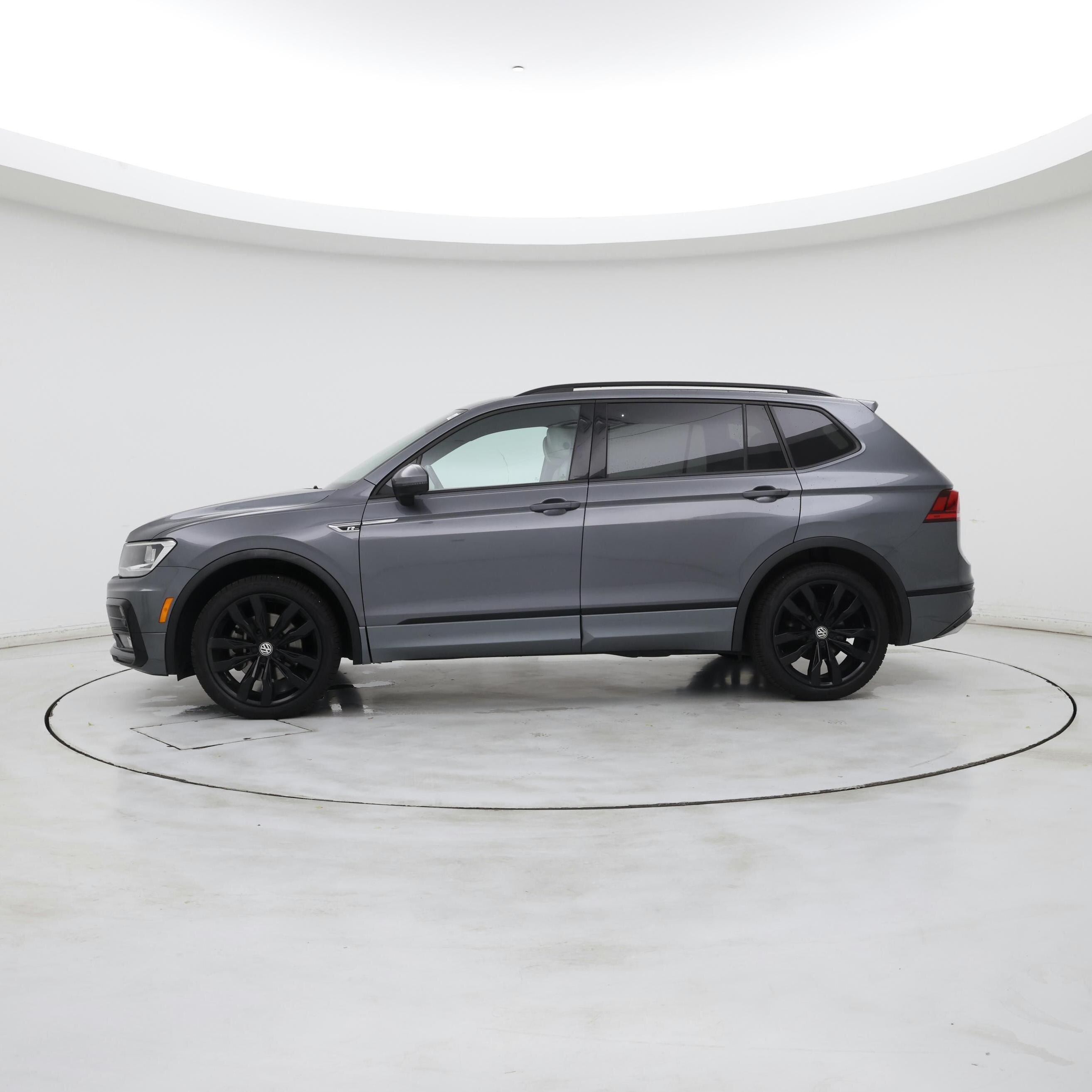 Thumbnail: 2021 Volkswagen Tiguan - 3