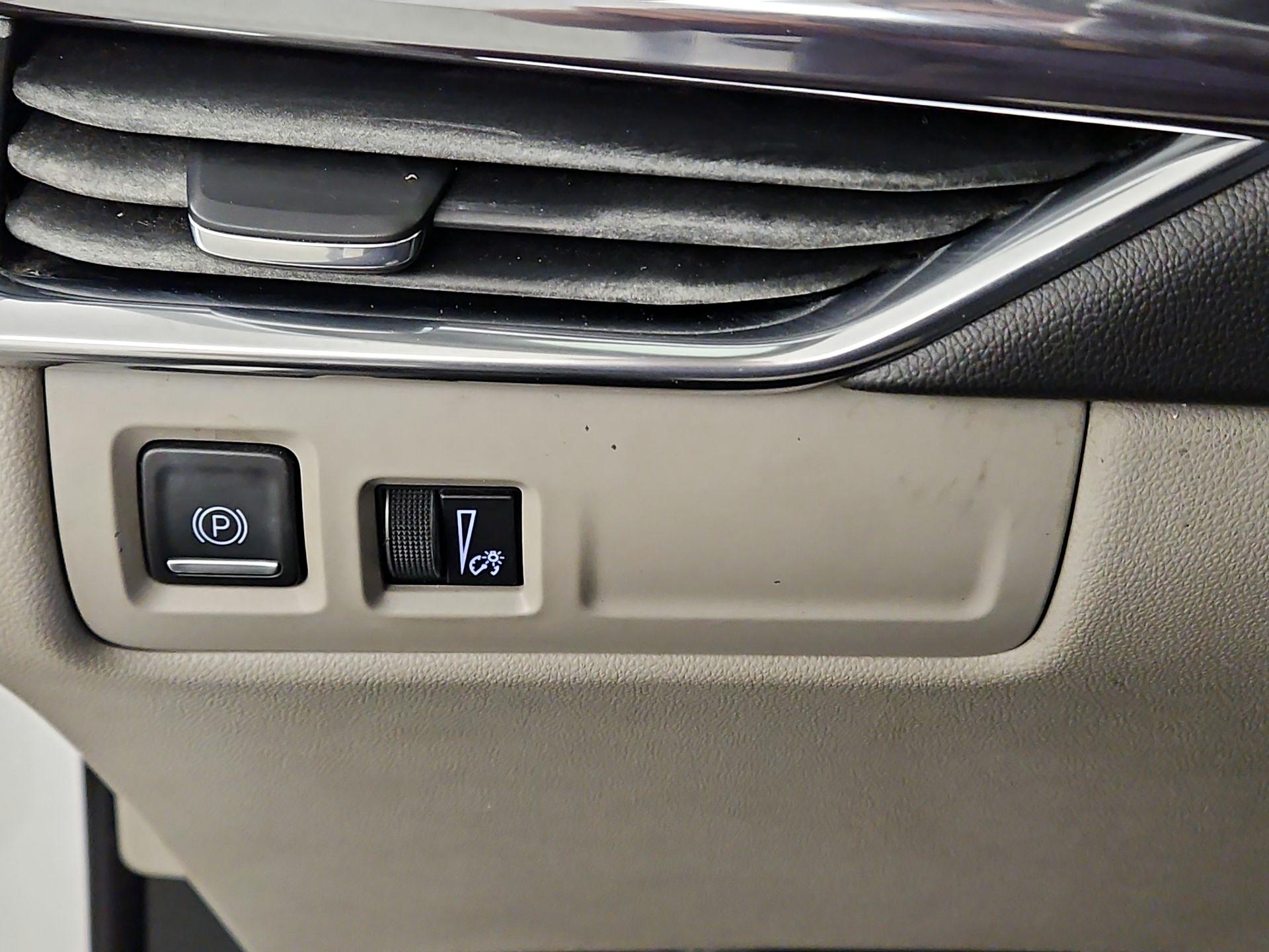 Thumbnail: 2019 Cadillac XT4 - 13