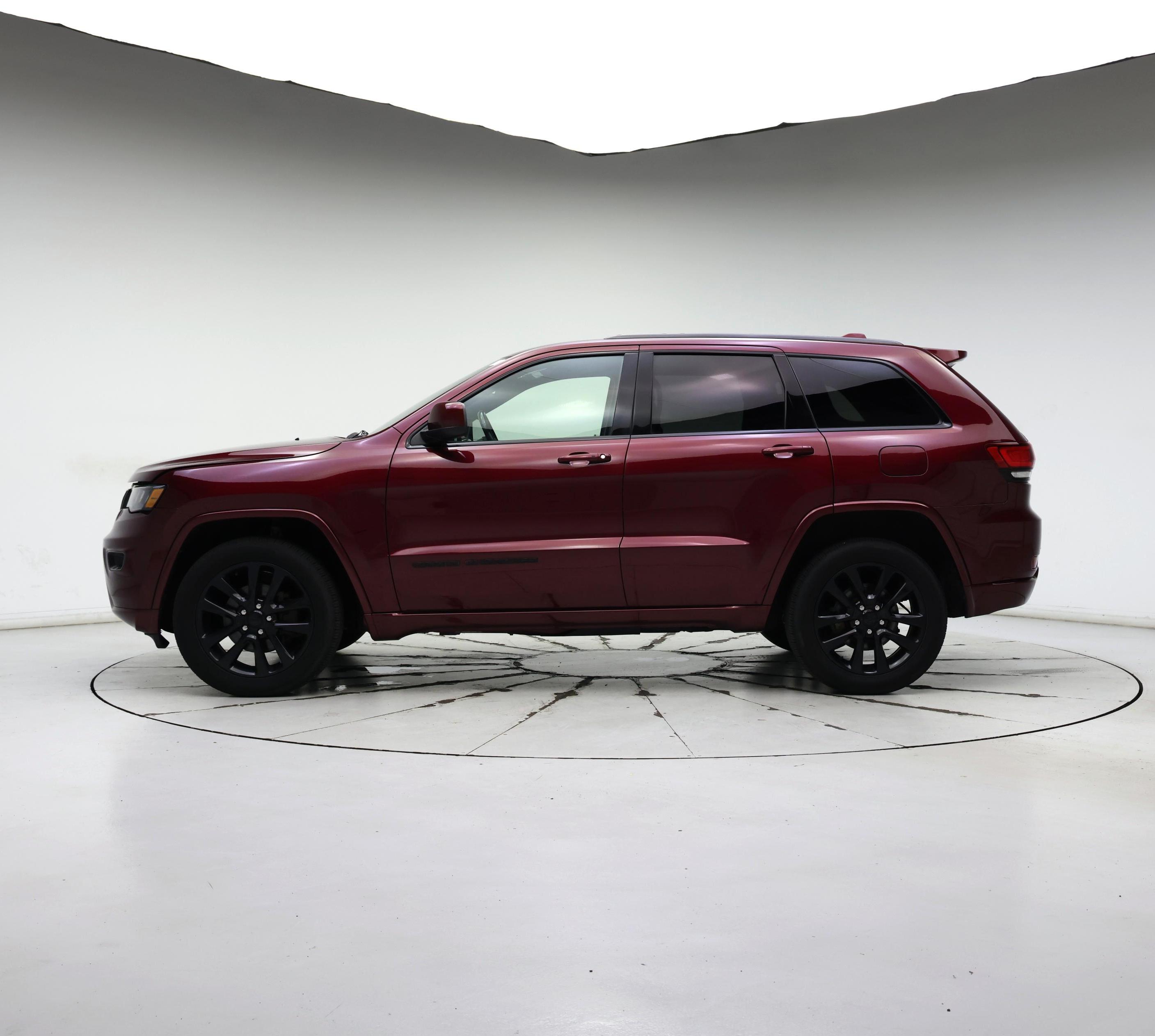 Thumbnail: 2018 Jeep Grand Cherokee - 3