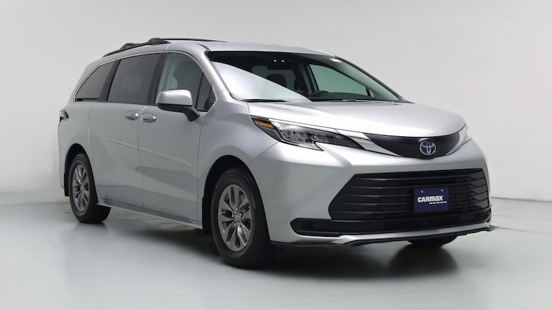 2024 Toyota Sienna LE Hero Image