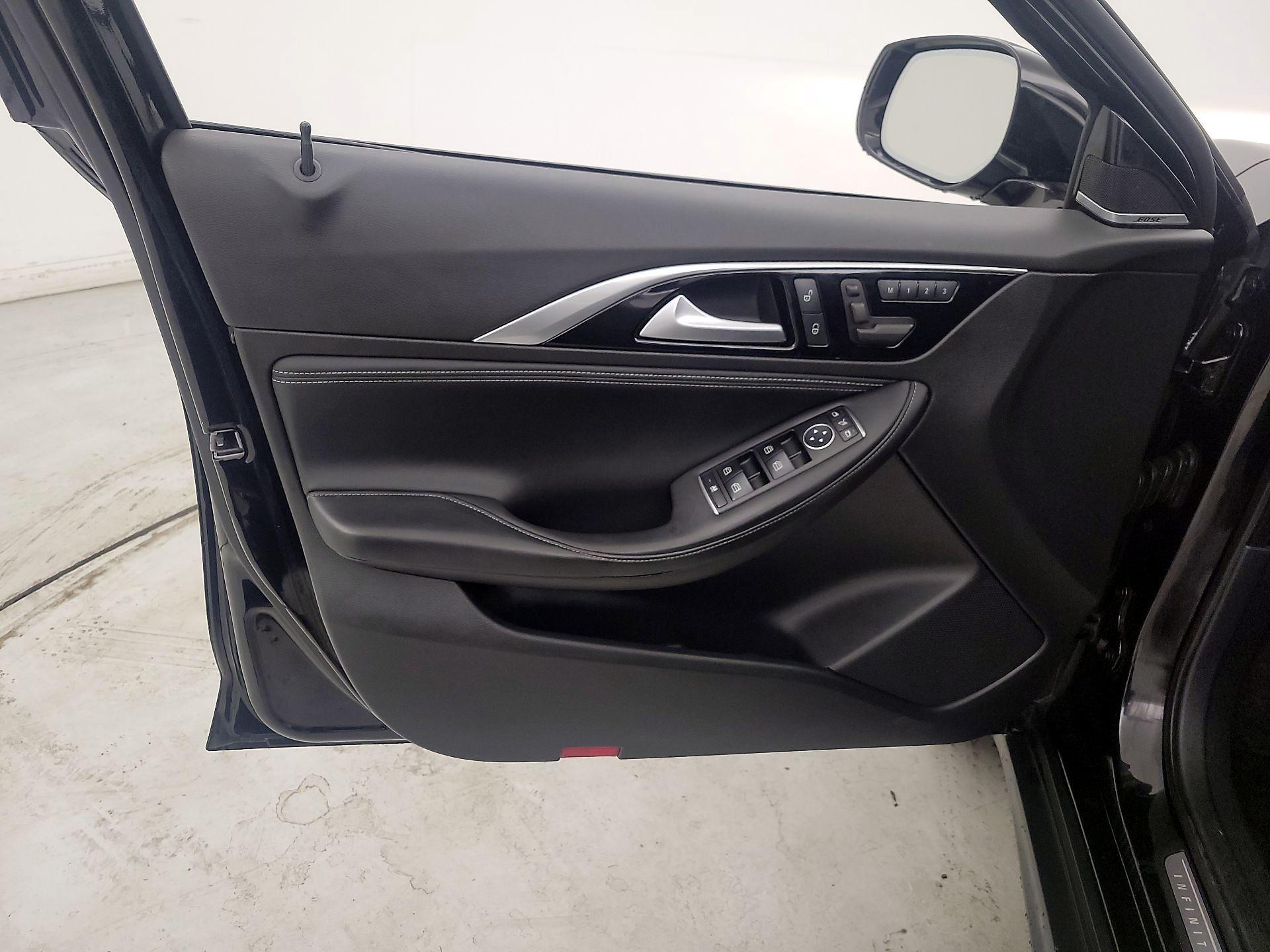 Thumbnail: 2017 INFINITI QX30 - 12