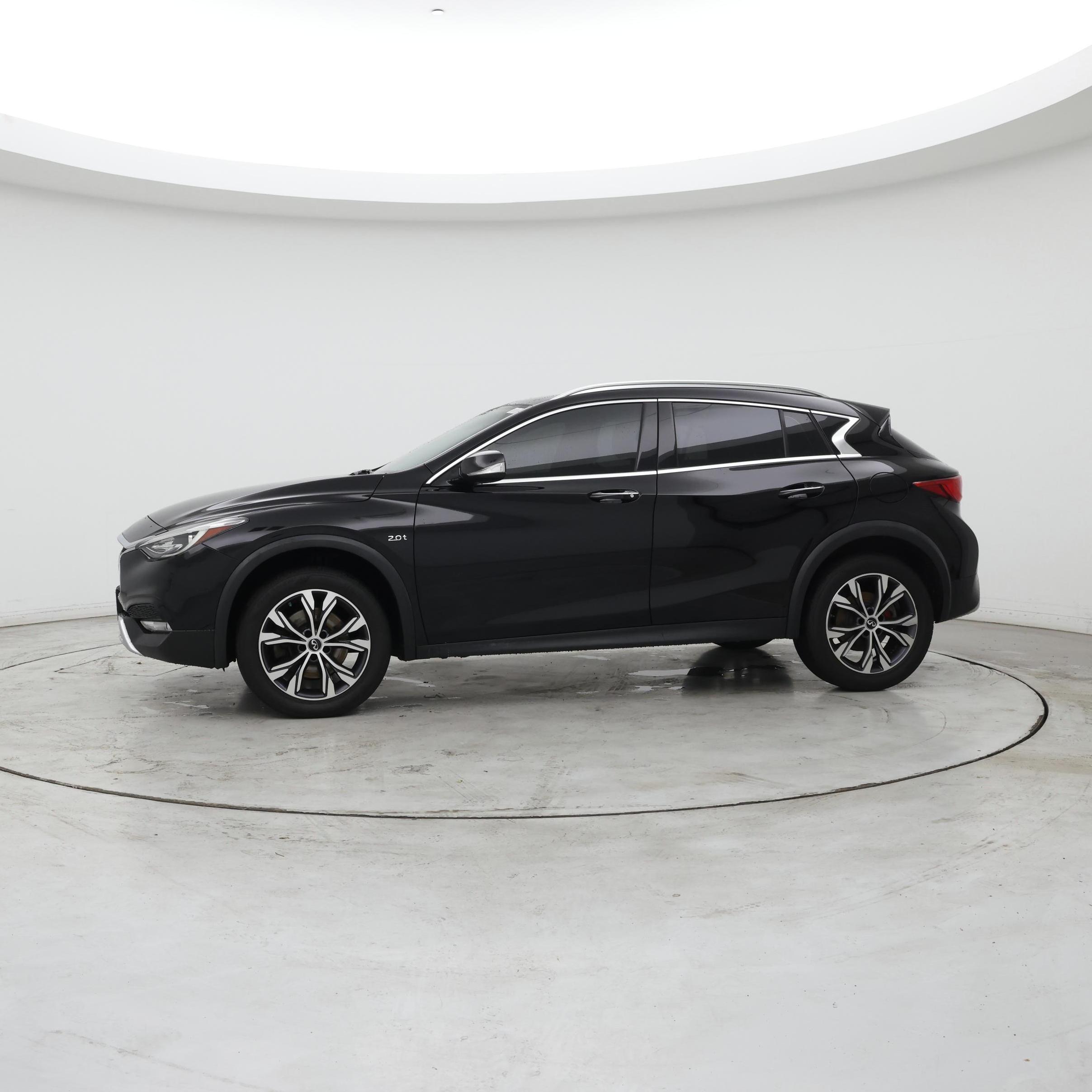 Thumbnail: 2017 INFINITI QX30 - 3