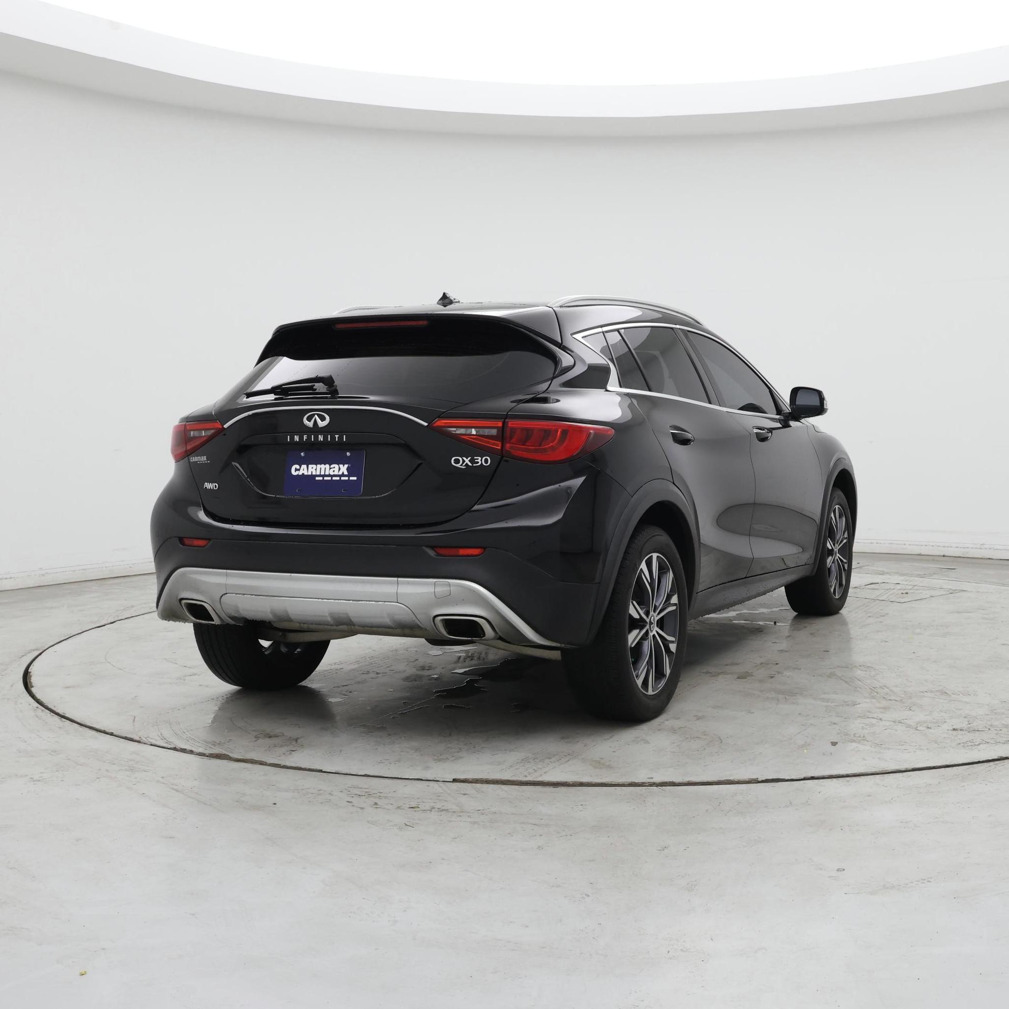 Thumbnail: 2017 INFINITI QX30 - 8