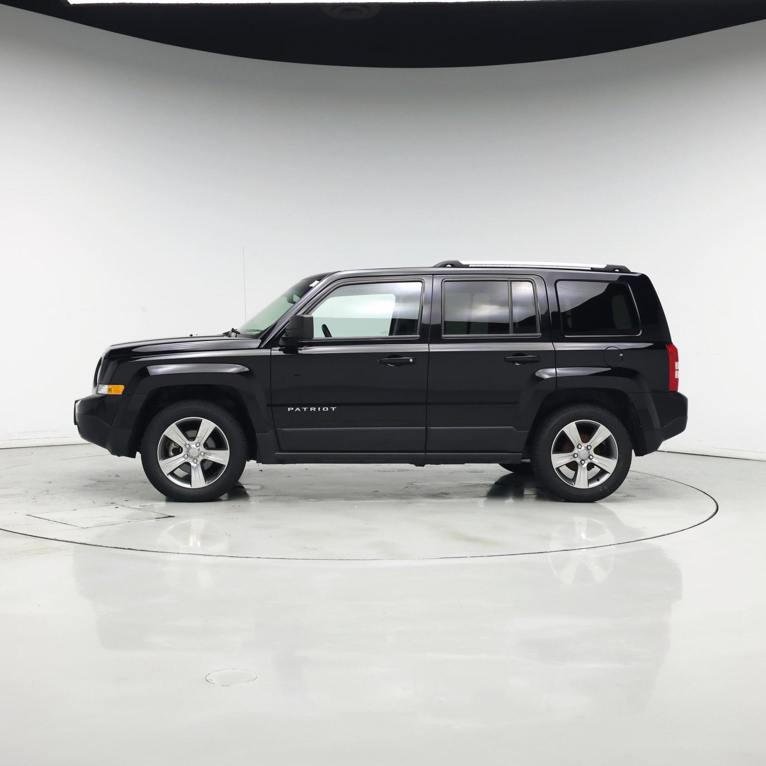 Thumbnail: 2017 Jeep Patriot - 3
