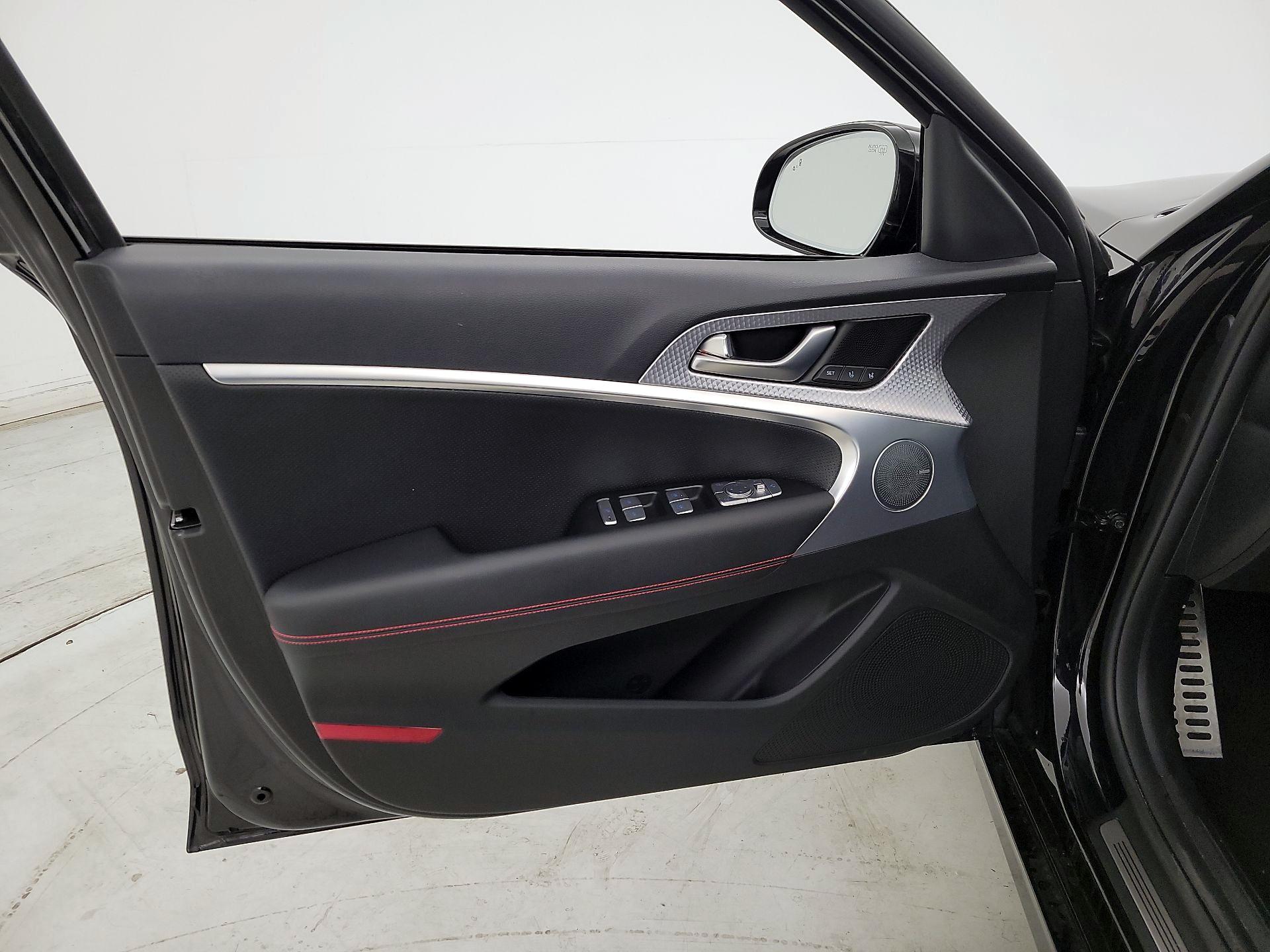 Thumbnail: 2023 Genesis G70 - 12