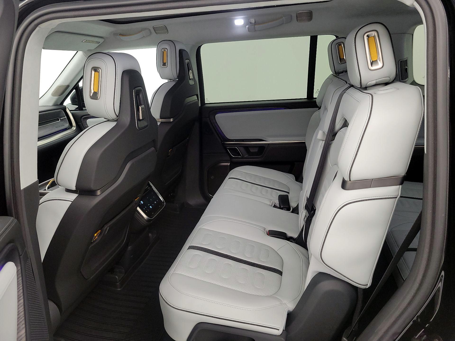 Thumbnail: 2023 Rivian R1S - 18