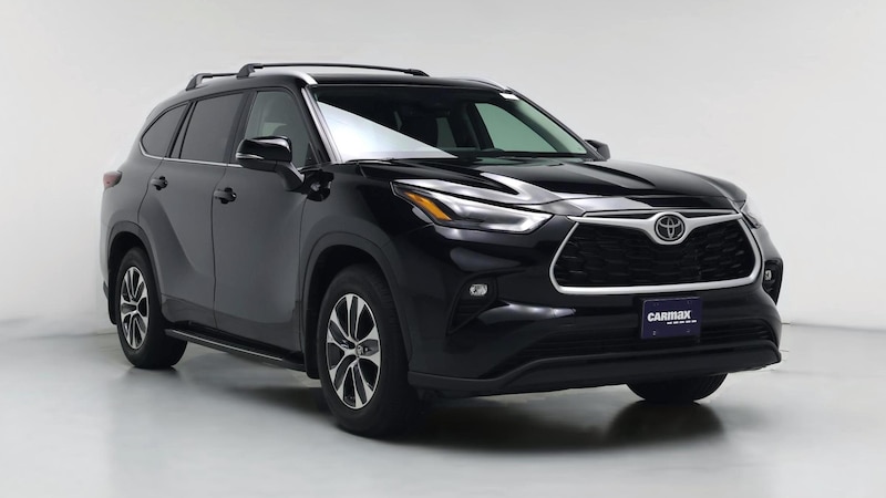 2024 Toyota Highlander XLE Hero Image